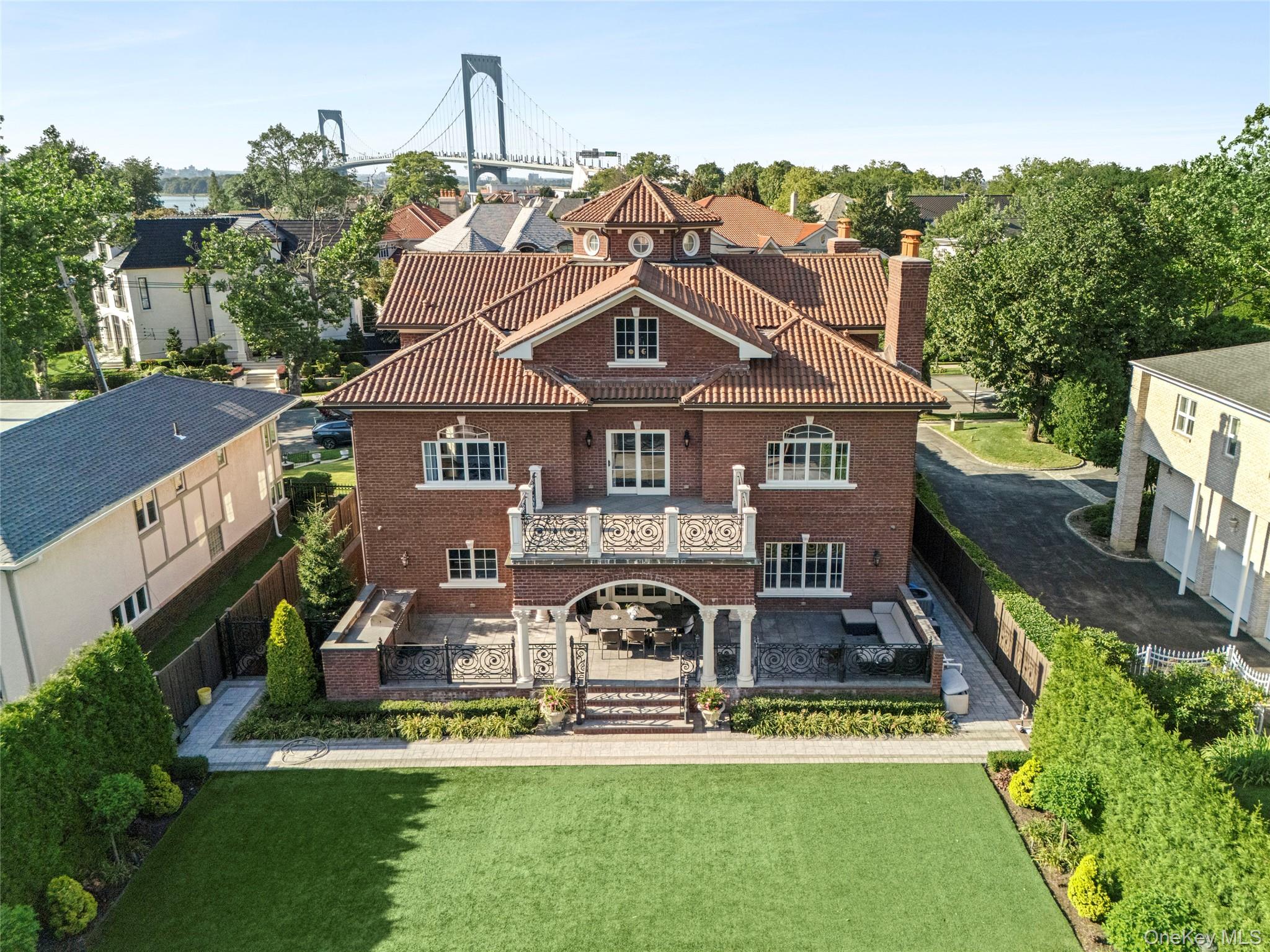 18 Boulevard Property Photo 3