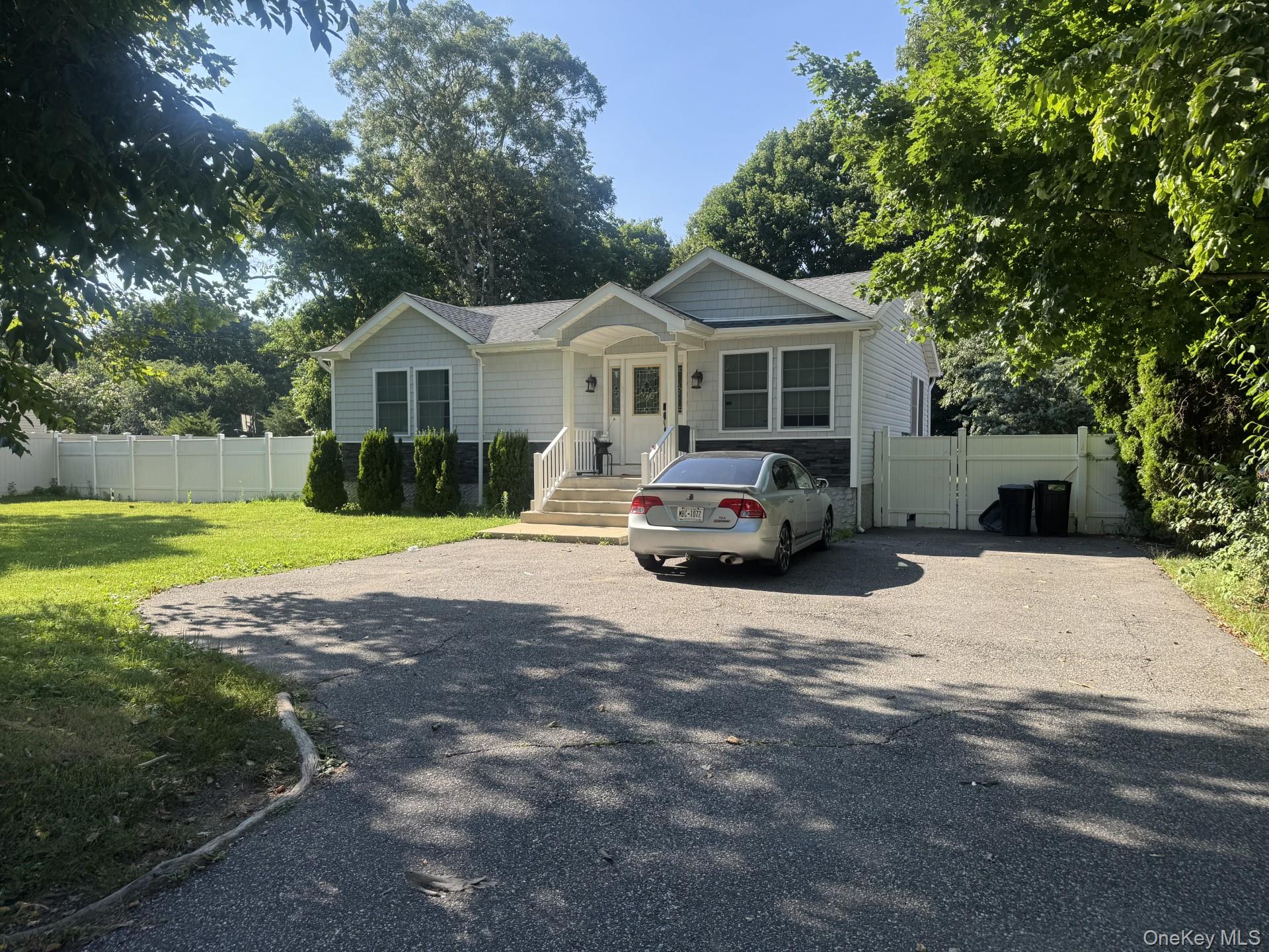 75 Gates Avenue Property Photo 2