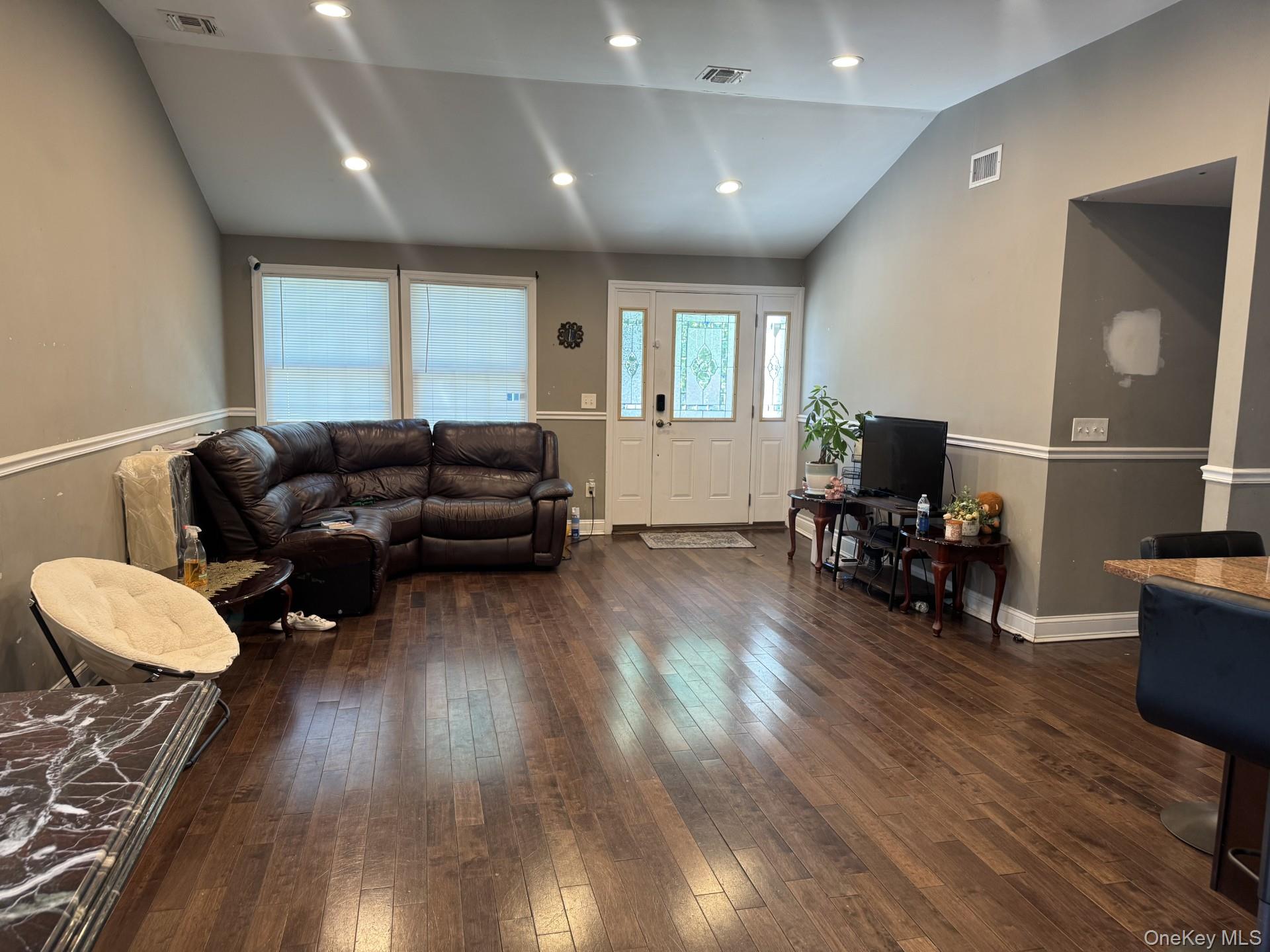 75 Gates Avenue Property Photo 3