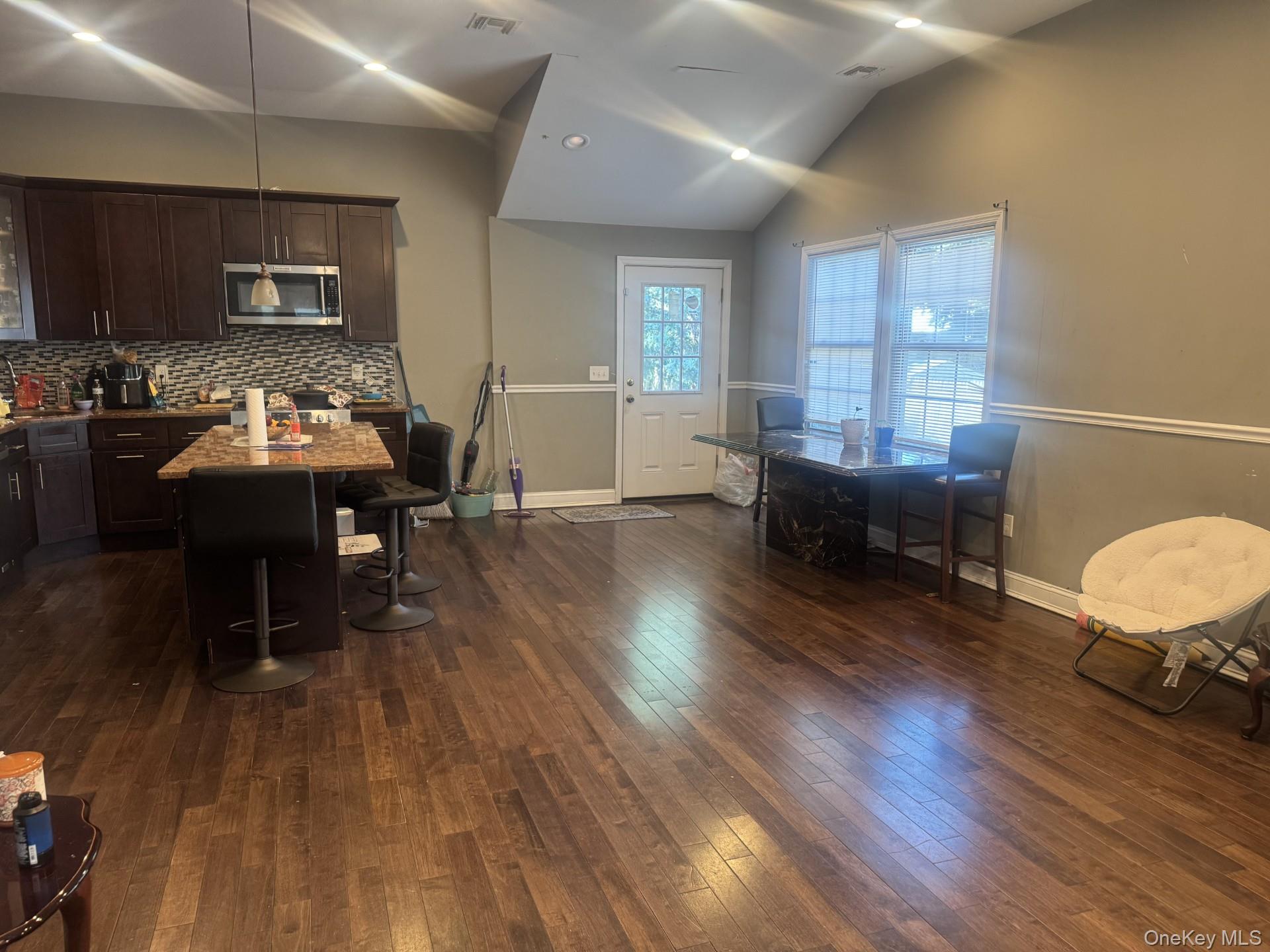 75 Gates Avenue Property Photo 4