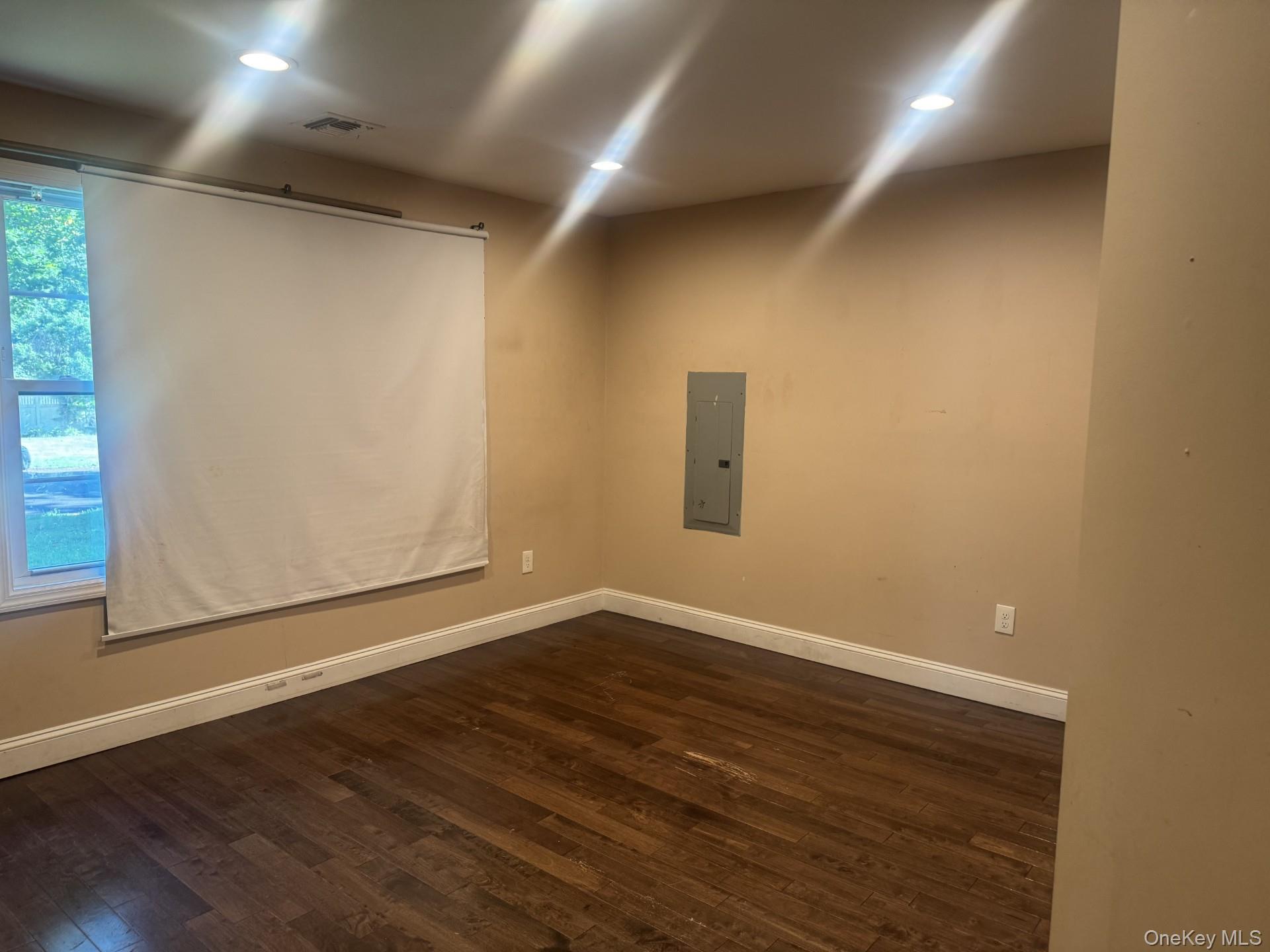 75 Gates Avenue Property Photo 6