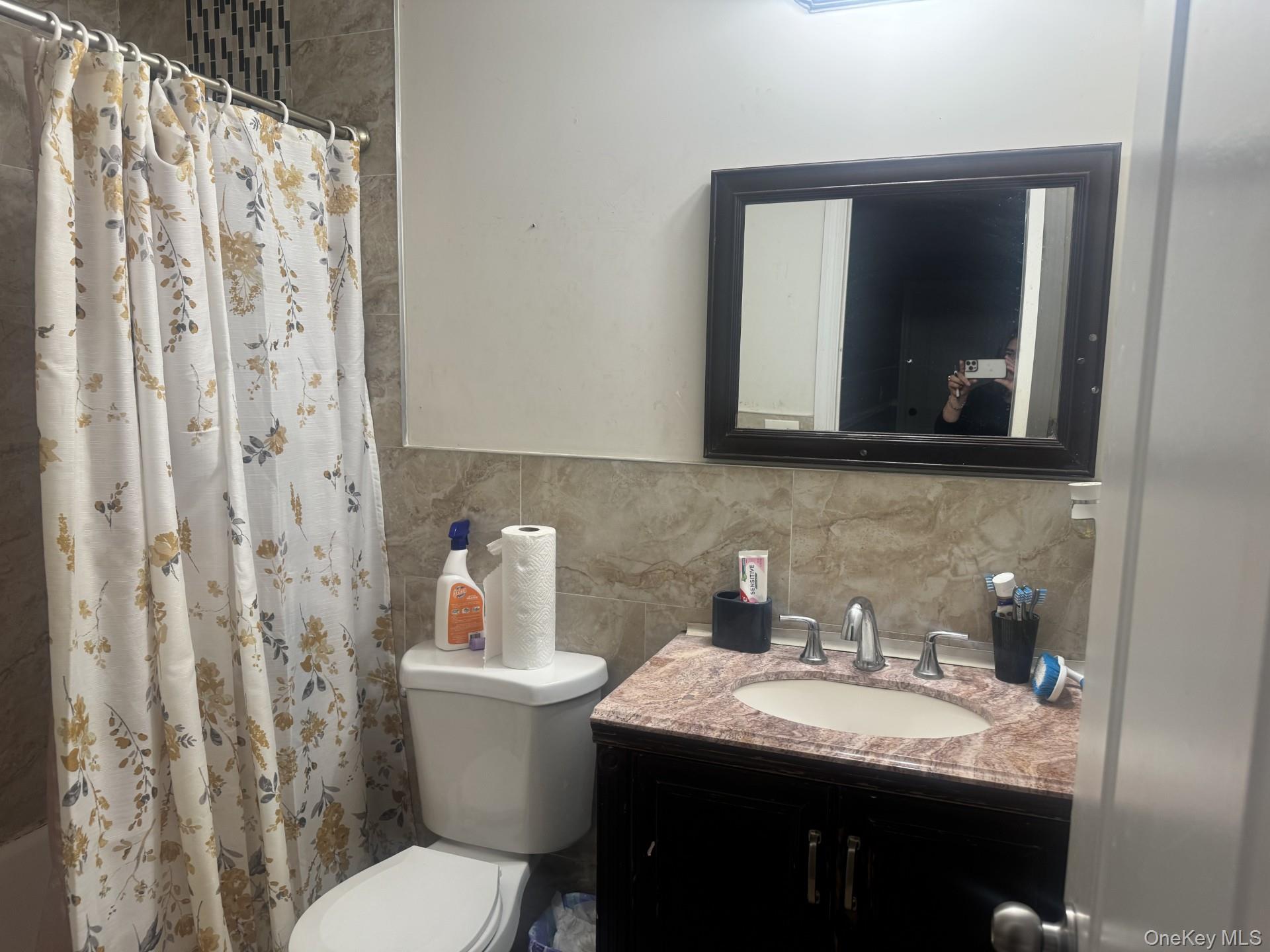 75 Gates Avenue Property Photo 8
