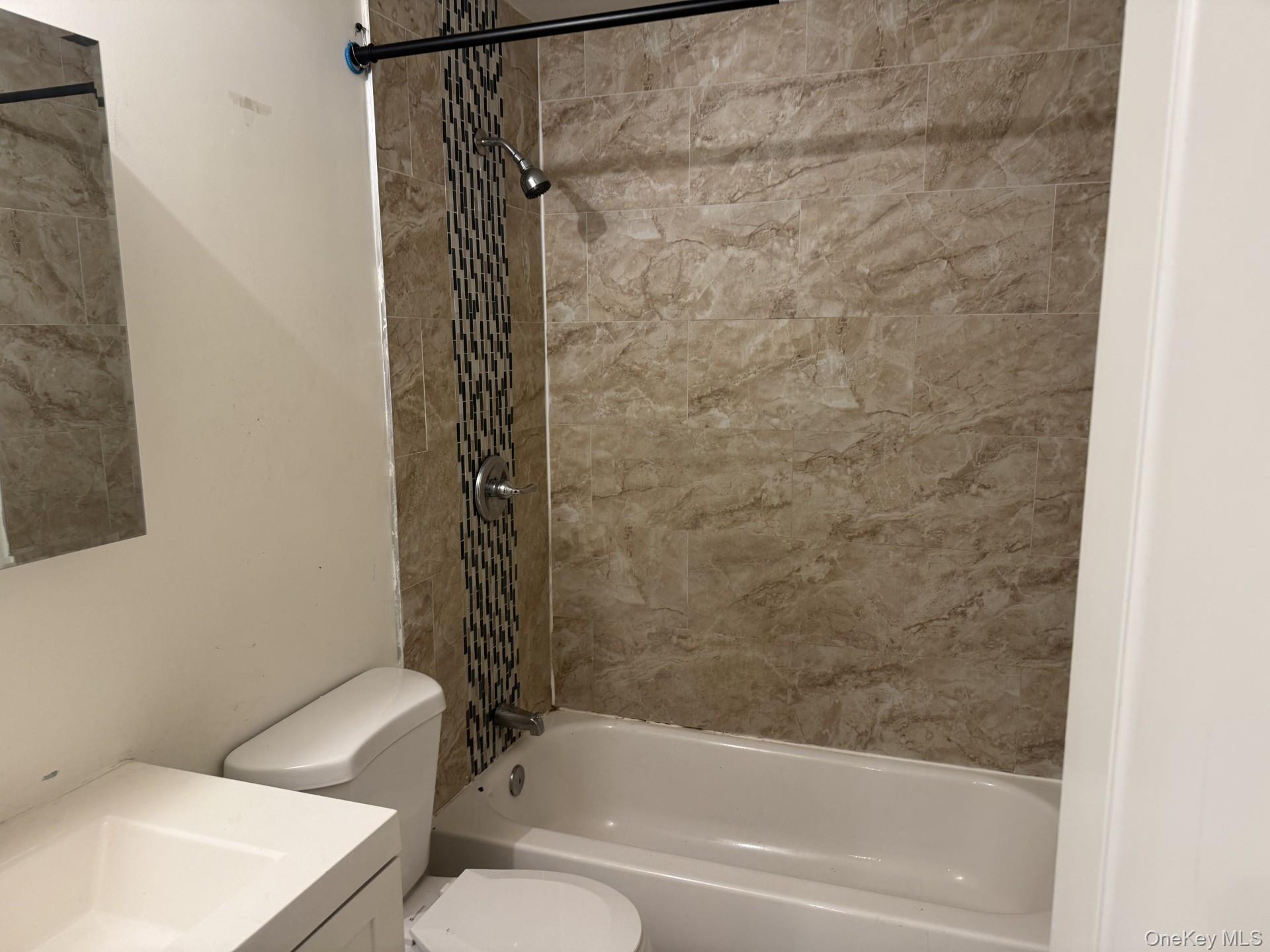 75 Gates Avenue Property Photo 9