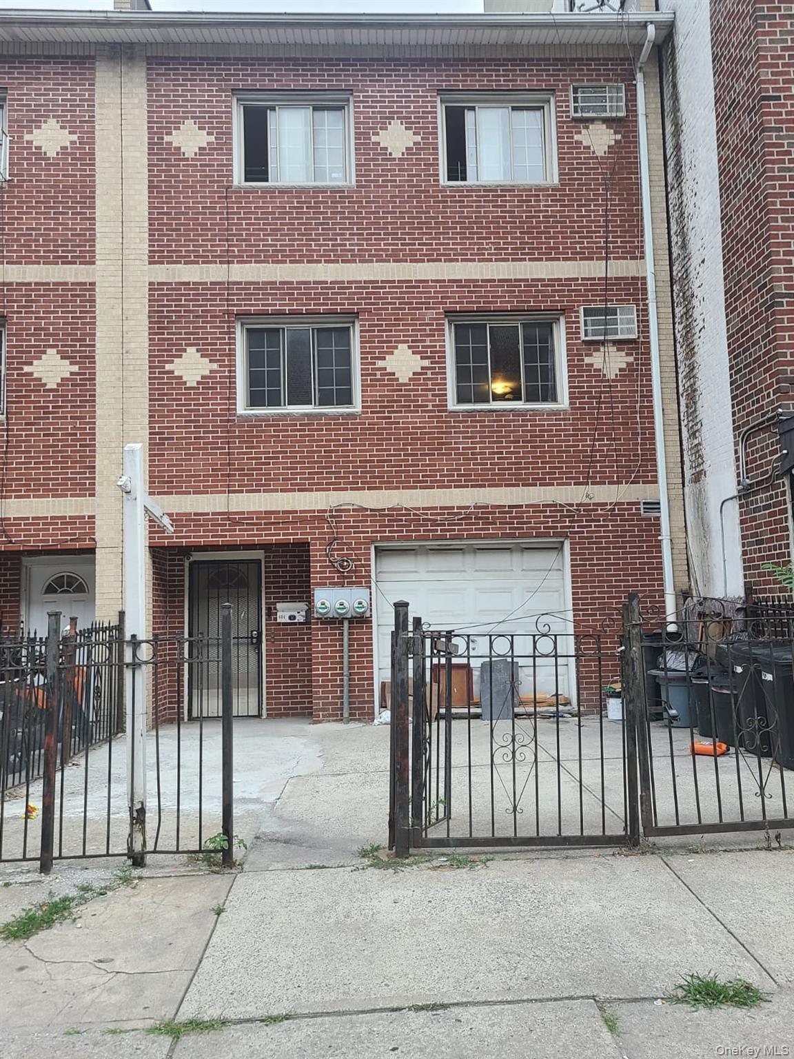 404 E 21st Street Property Photo 2