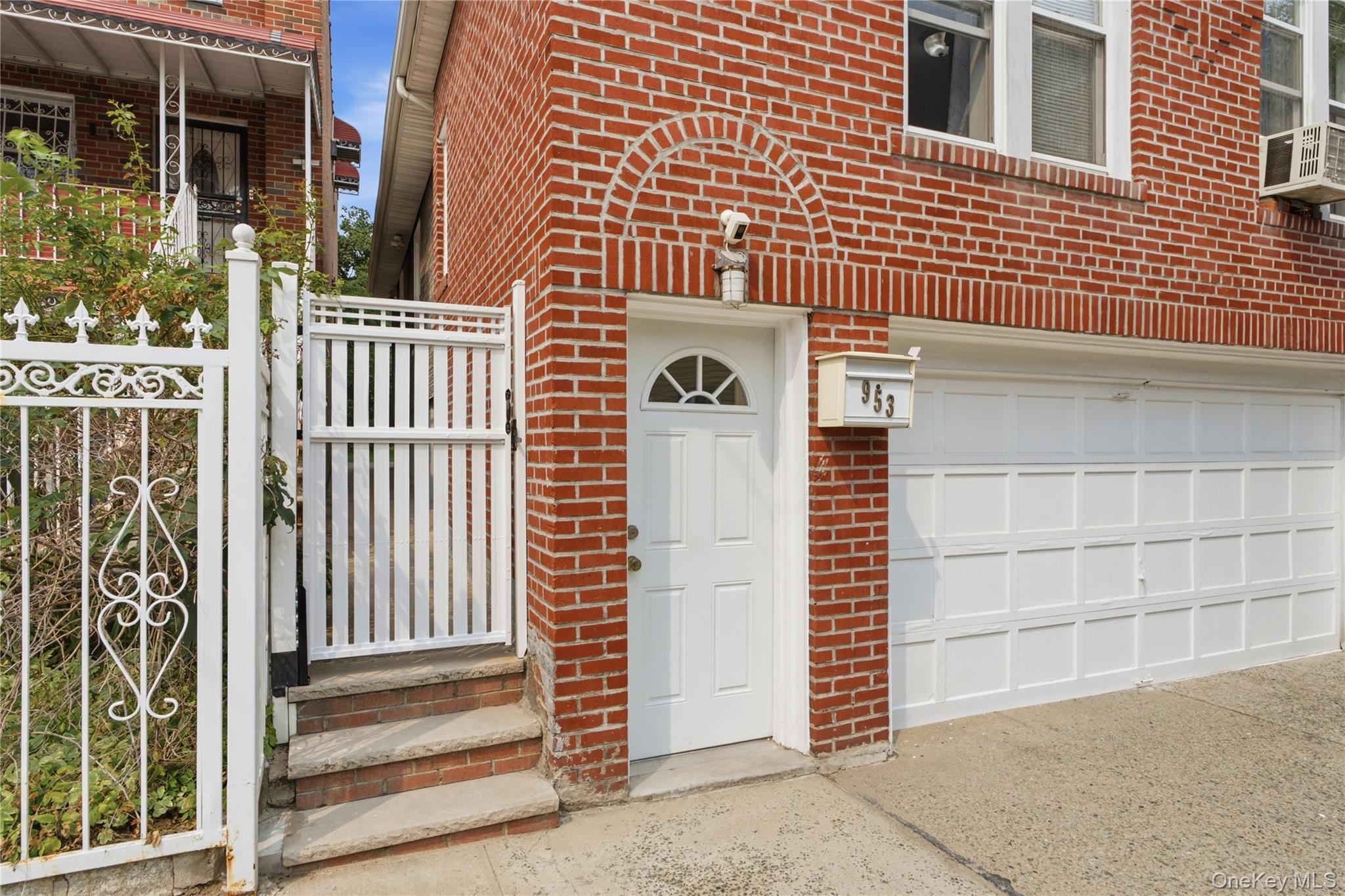953 E 227th Street Property Photo 4