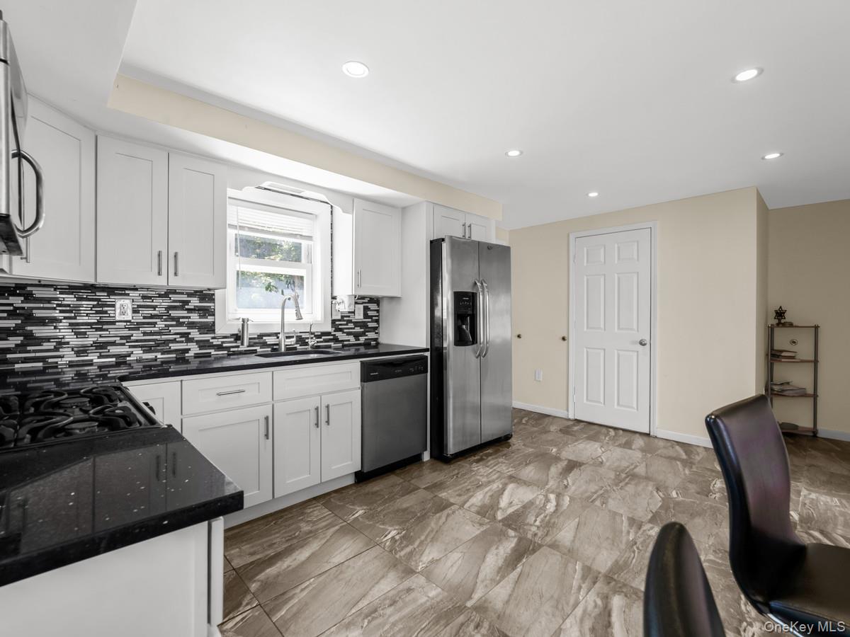 60 E Pine Street Property Photo 6