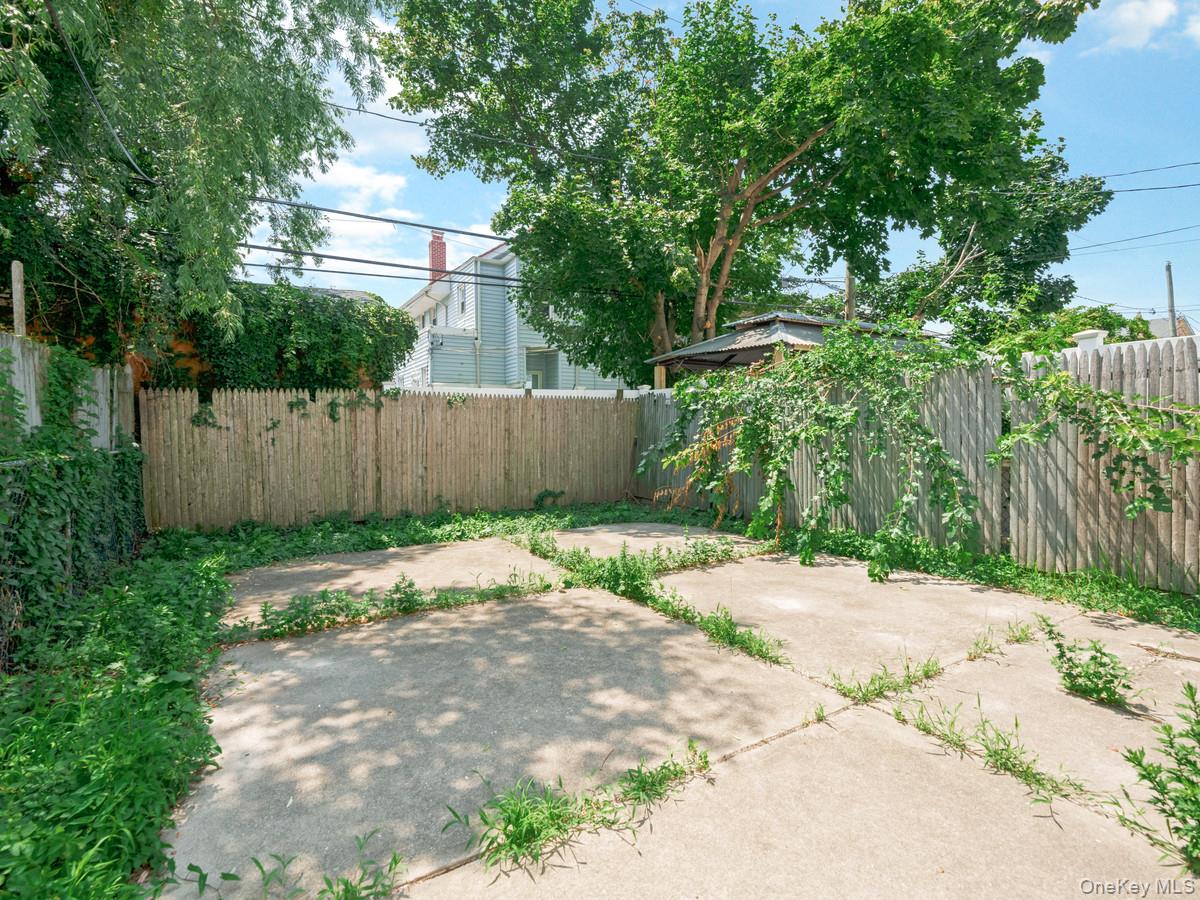 60 E Pine Street Property Photo 16