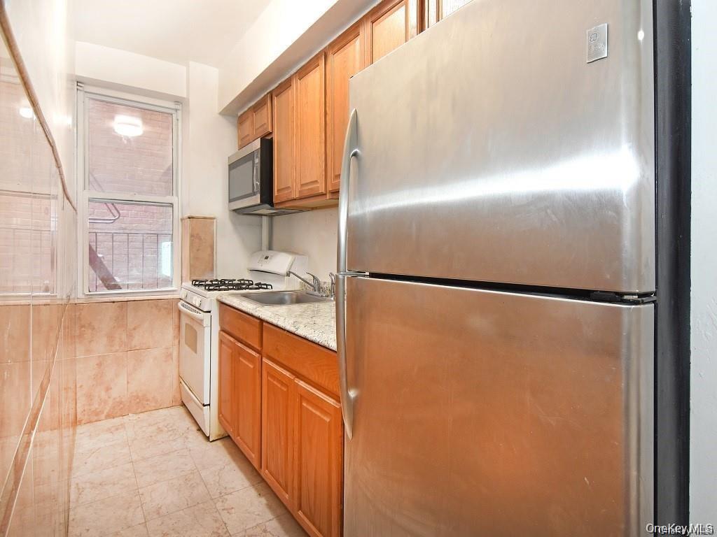 2191 Bolton St 3e Property Photo 3