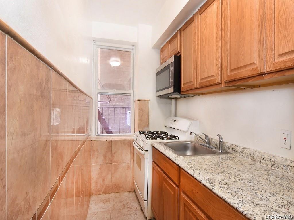 2191 Bolton St 3e Property Photo 4