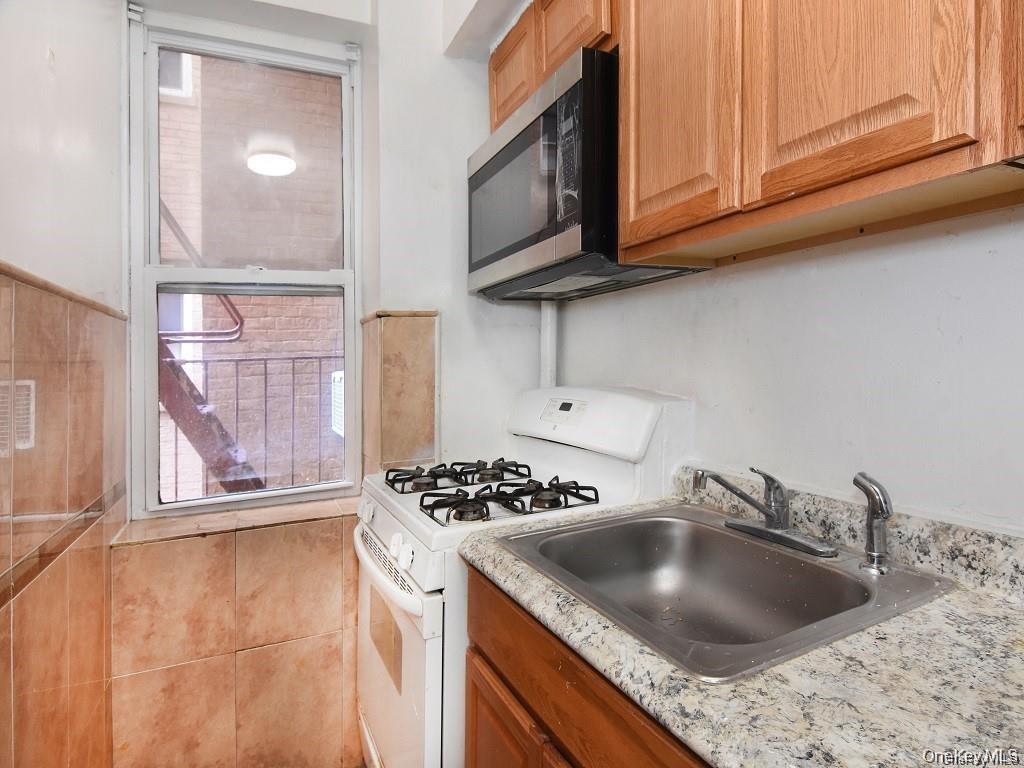 2191 Bolton St 3e Property Photo 5