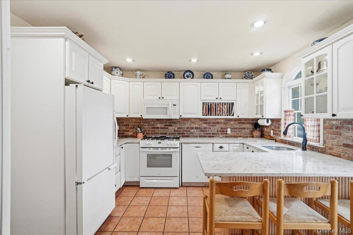 2154 Marion Avenue Property Photo 10