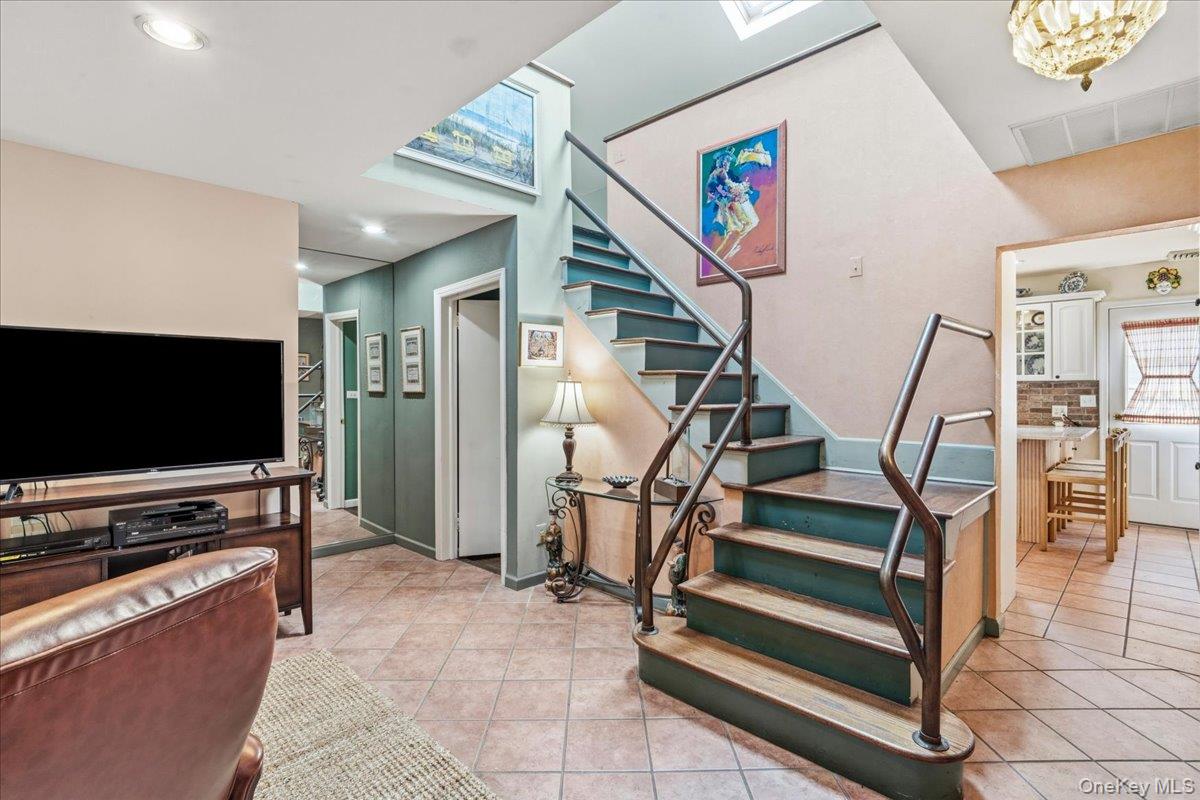 2154 Marion Avenue Property Photo 11