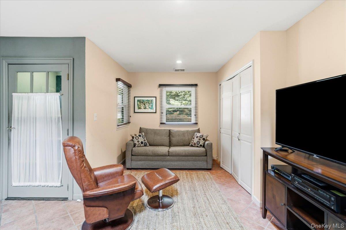 2154 Marion Avenue Property Photo 12