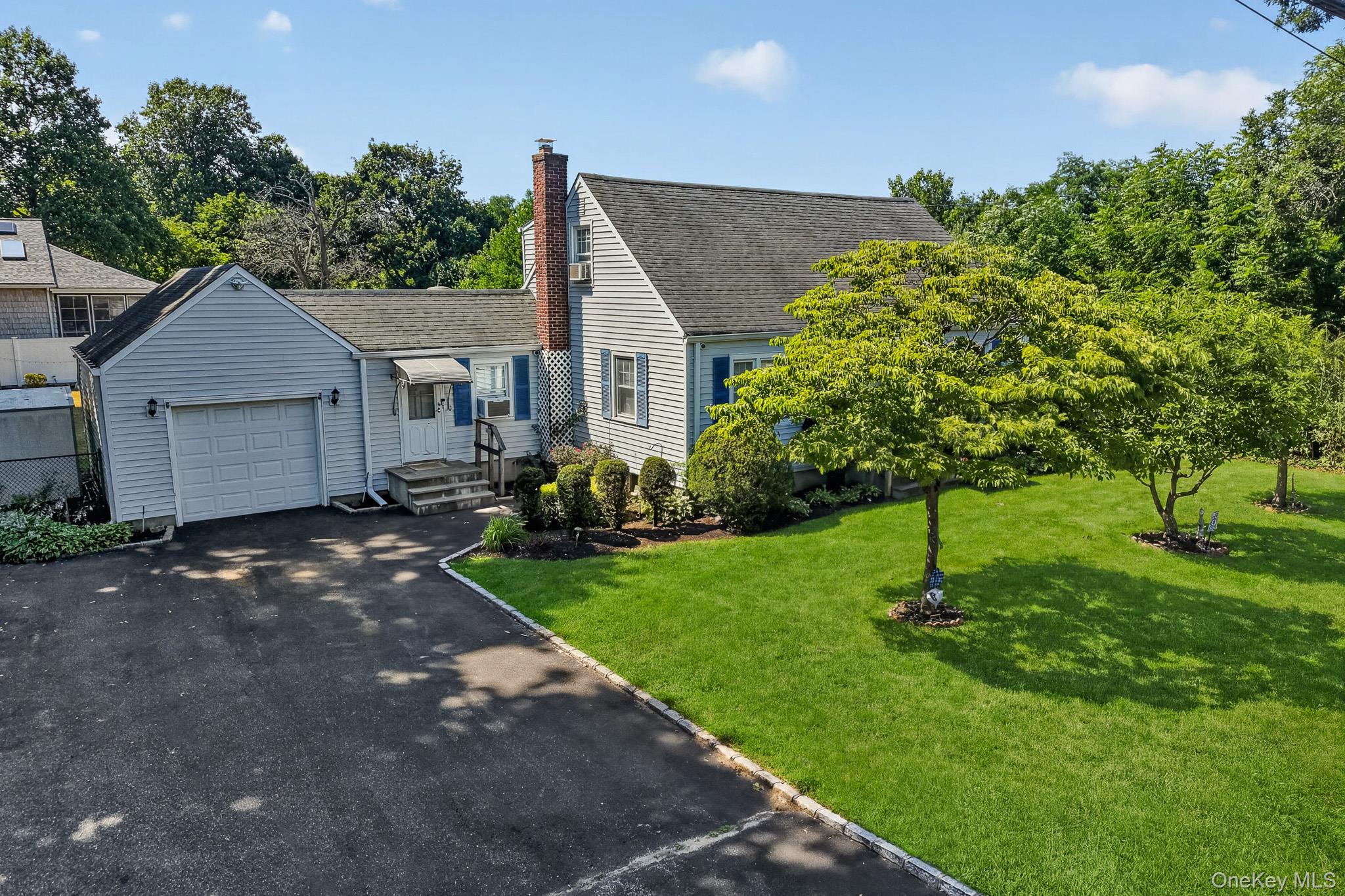 1547 Walt Whitman Road Property Photo 4