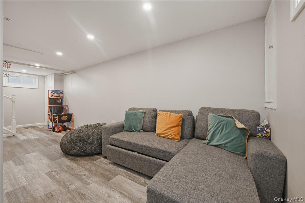 48 Poplar Street Property Photo 13