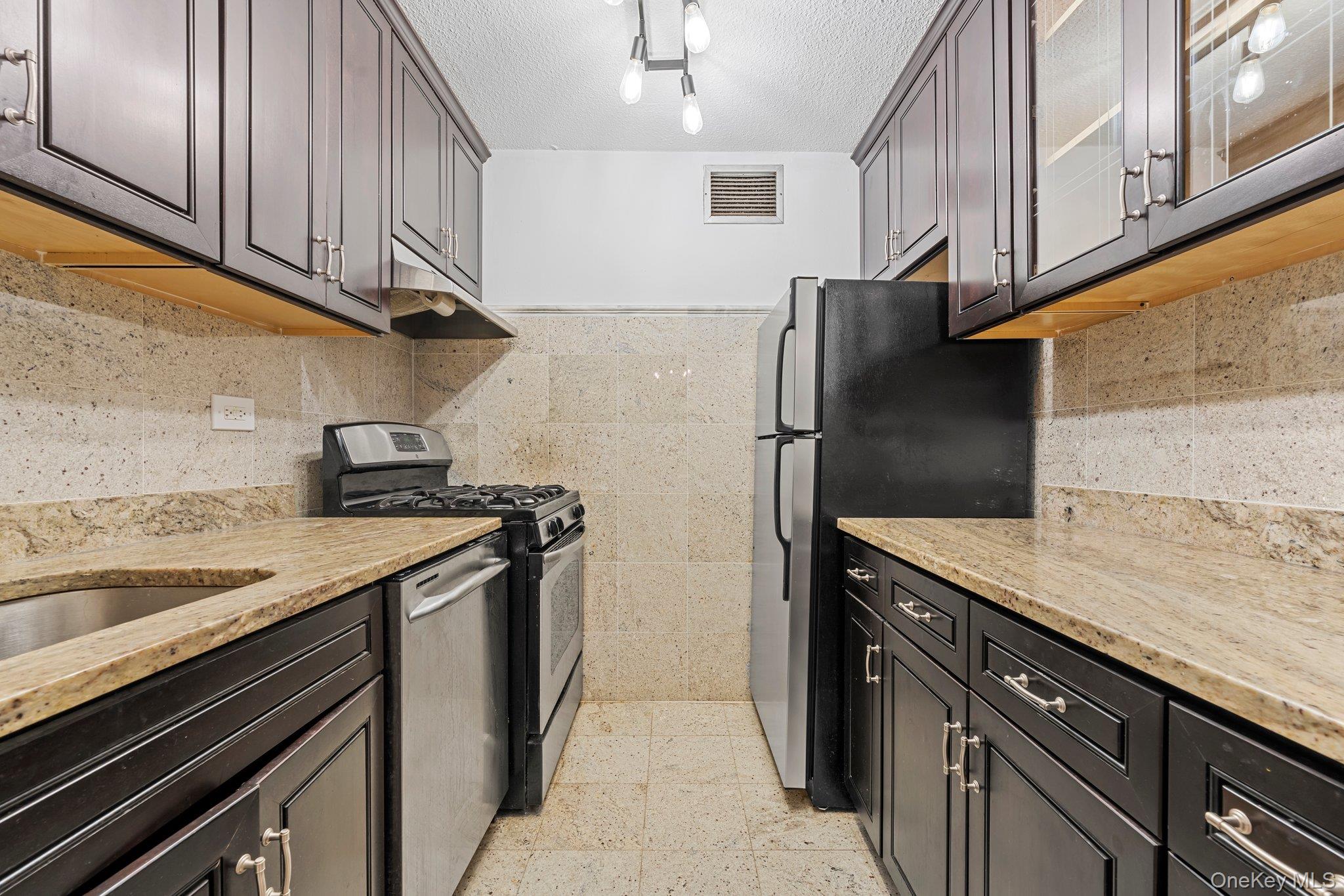4140 Union Street 6r Property Photo 5