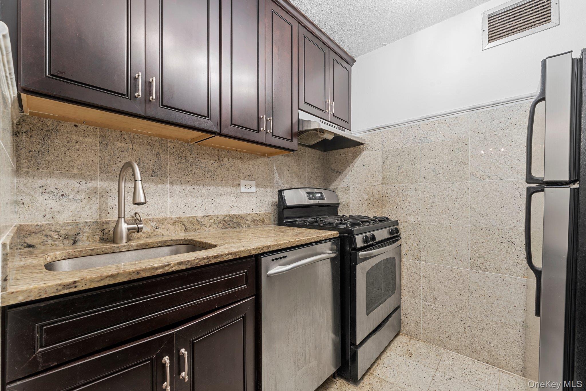 4140 Union Street 6r Property Photo 6