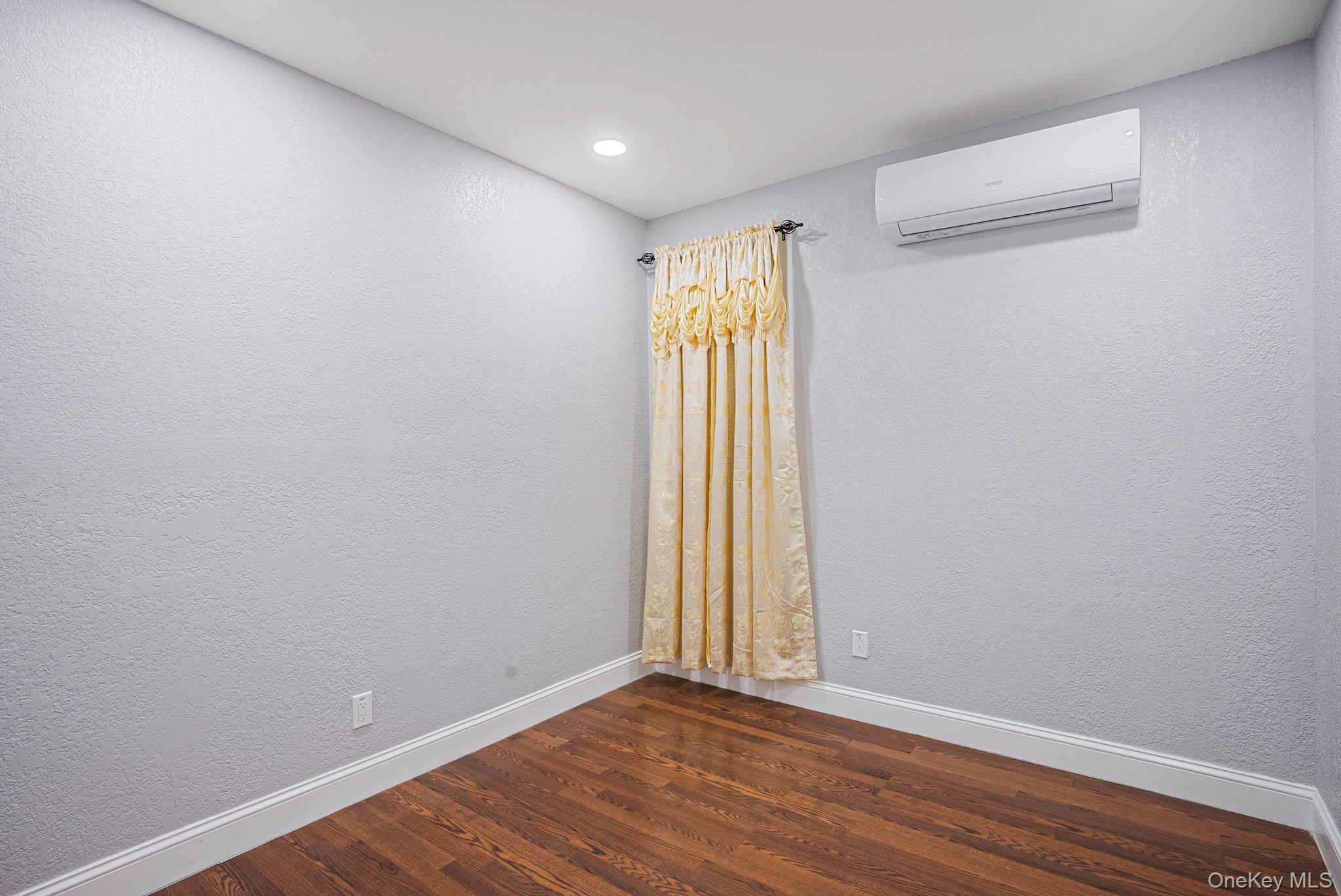9411 210th Street Property Photo 21