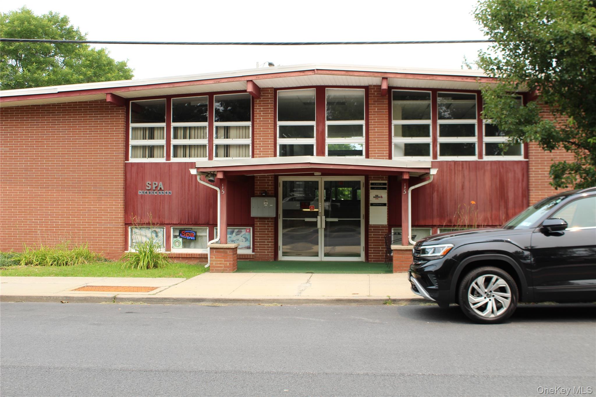 15 Moore Avenue 2R Property Photo 1