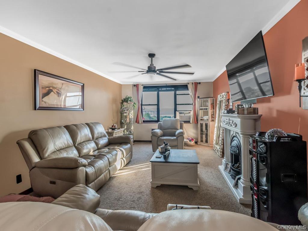 480 Riverdale Avenue 6h Property Photo 2