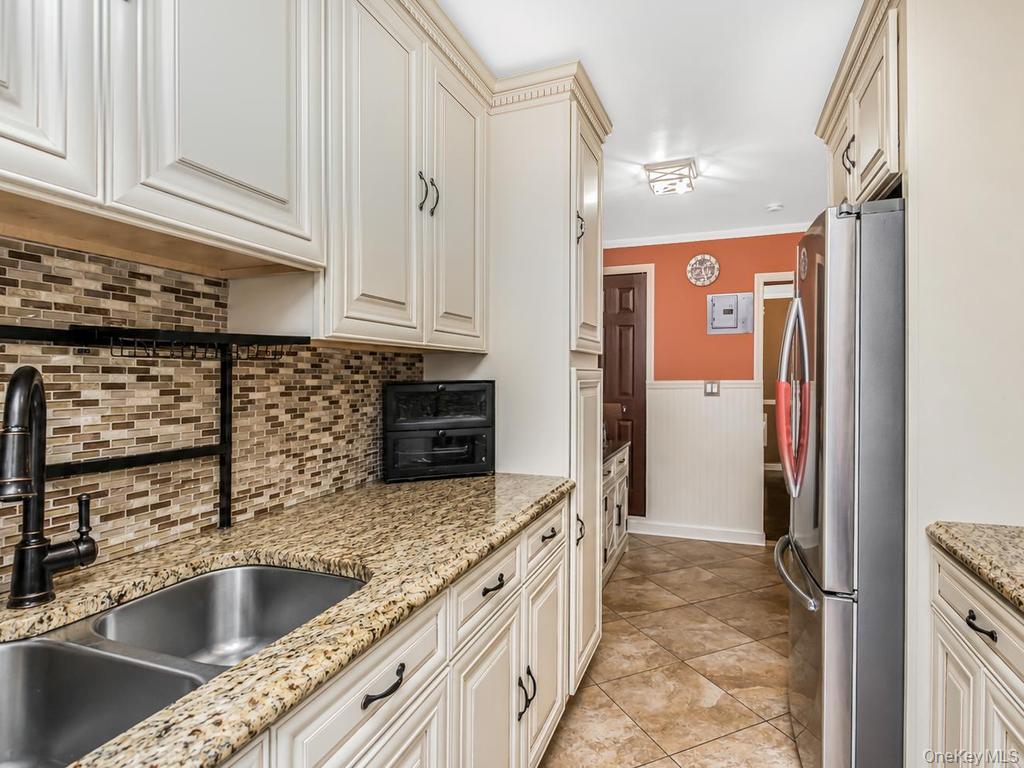 480 Riverdale Avenue 6h Property Photo 5