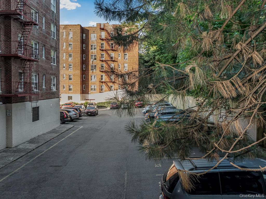 480 Riverdale Avenue 6h Property Photo 15