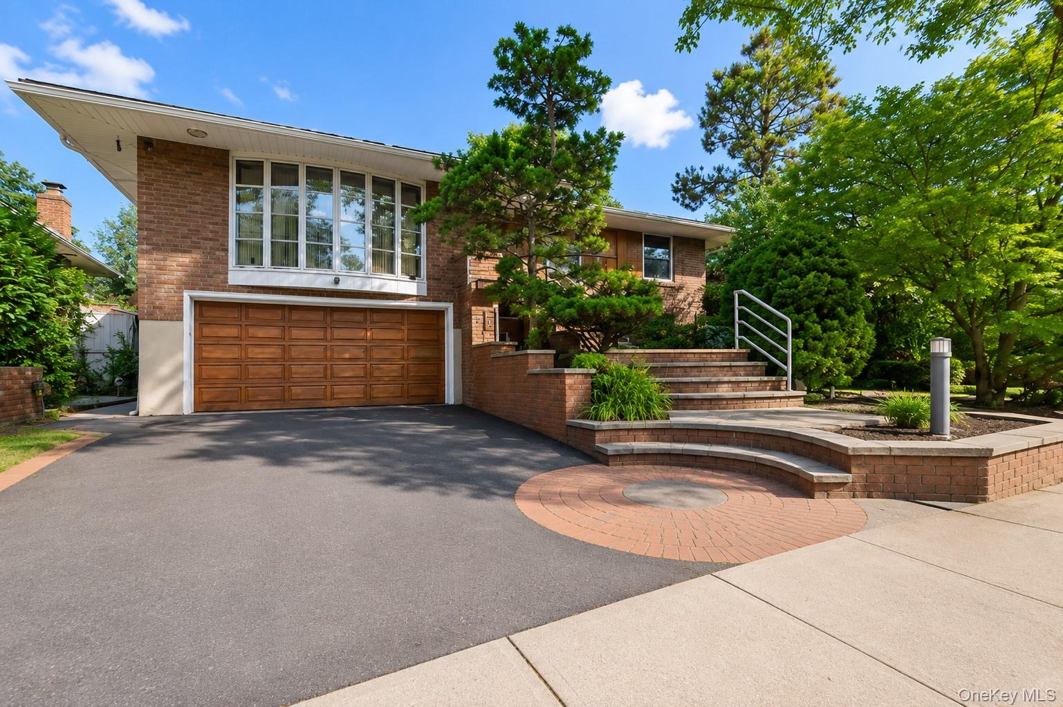 561 Golf Drive Property Photo 1