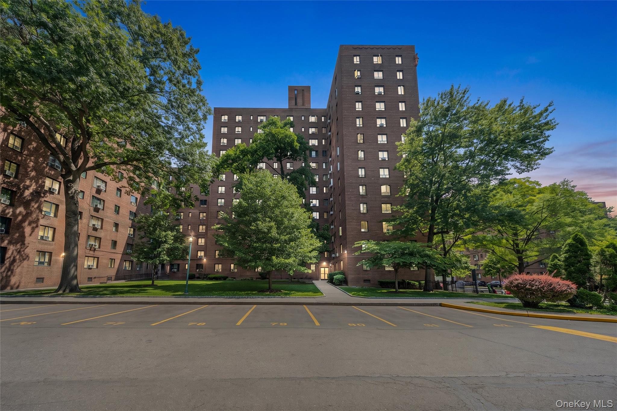 1605 Metropolitan Avenue 4H Property Photo 1