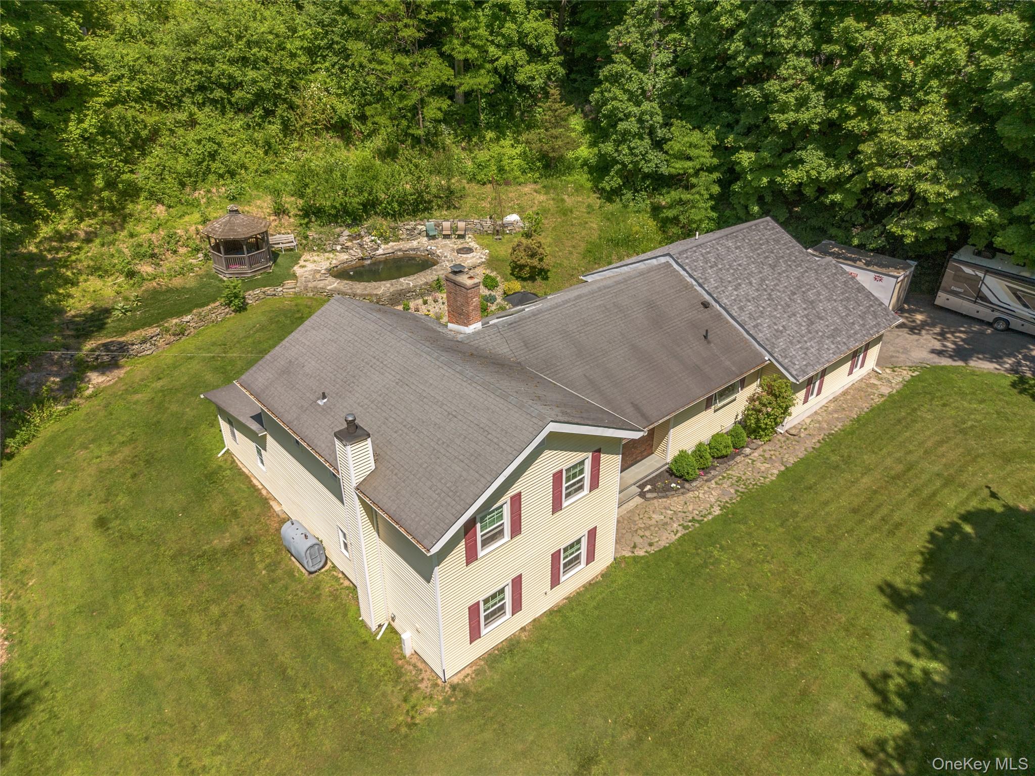 21 Straub Drive Property Photo 1