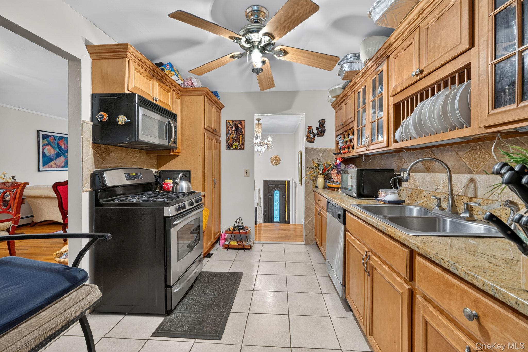 2496 Enid Court Property Photo 4