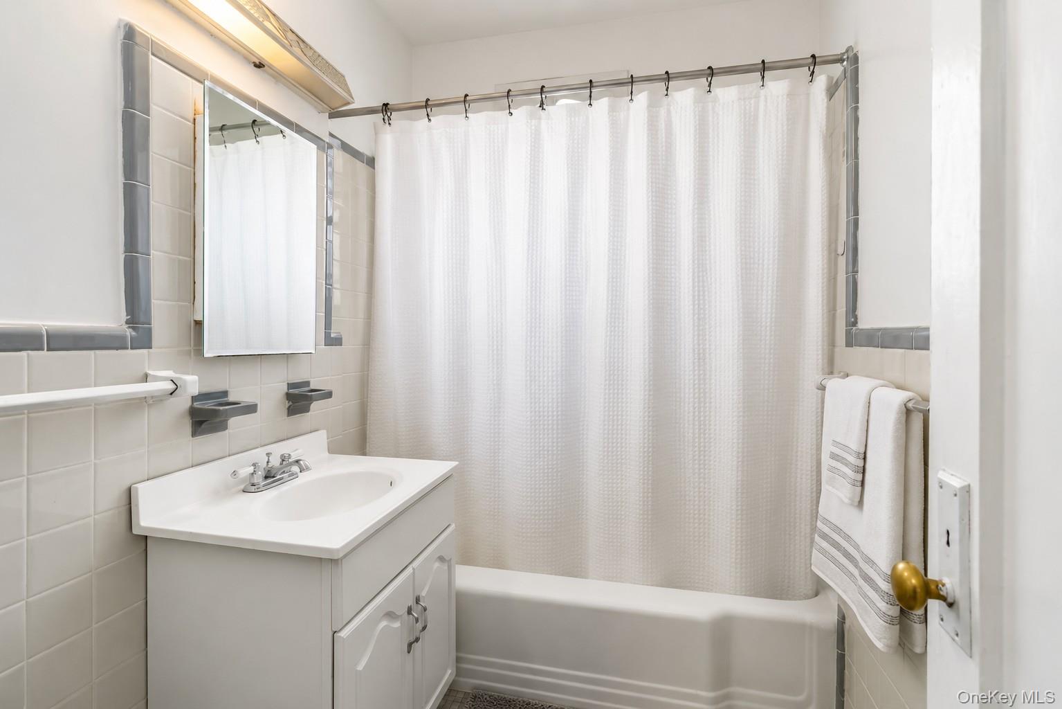 69-10 Yellowstone Boulevard 505 Property Photo 12
