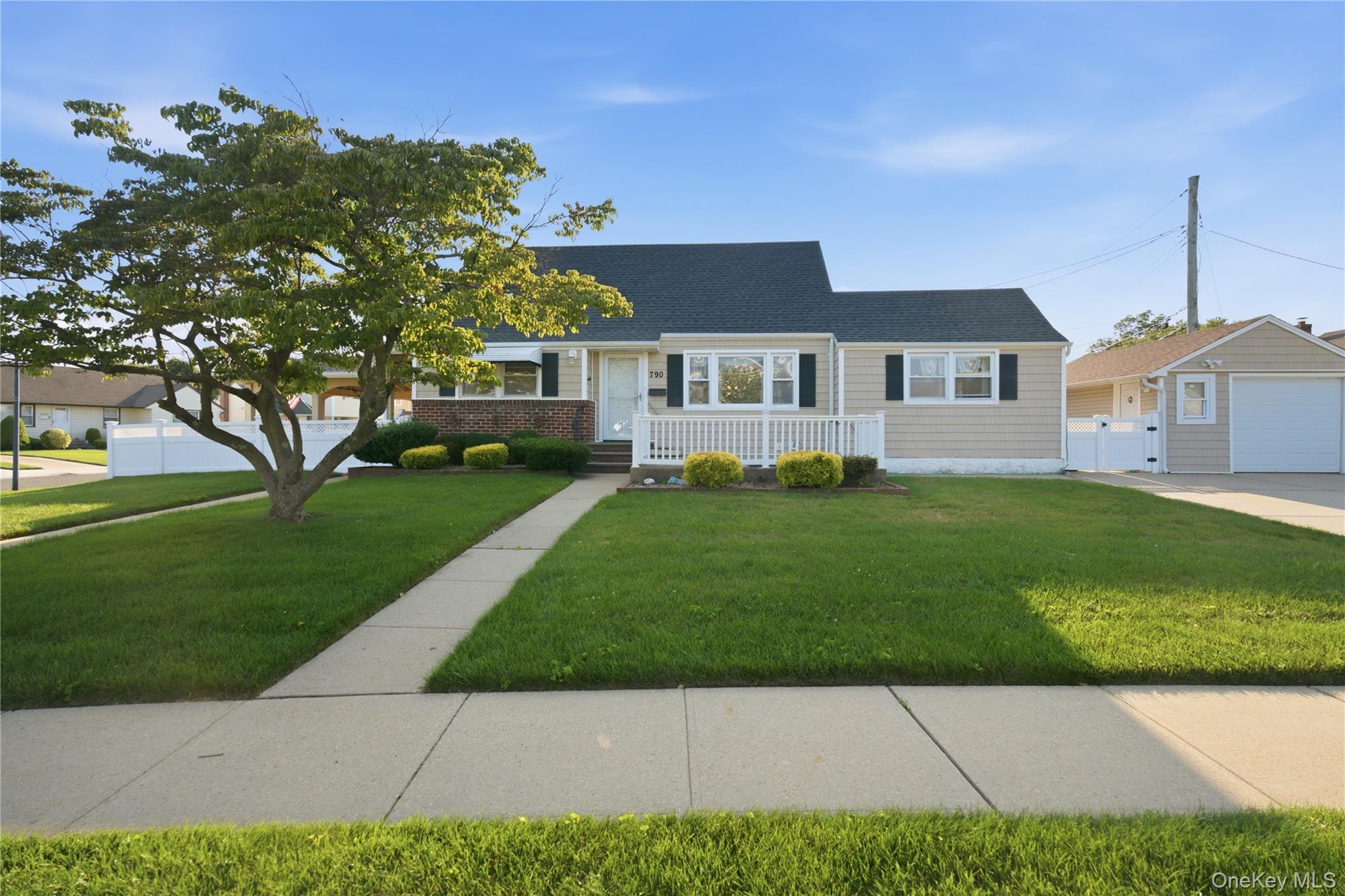 790 Woodside Drive Property Photo 1