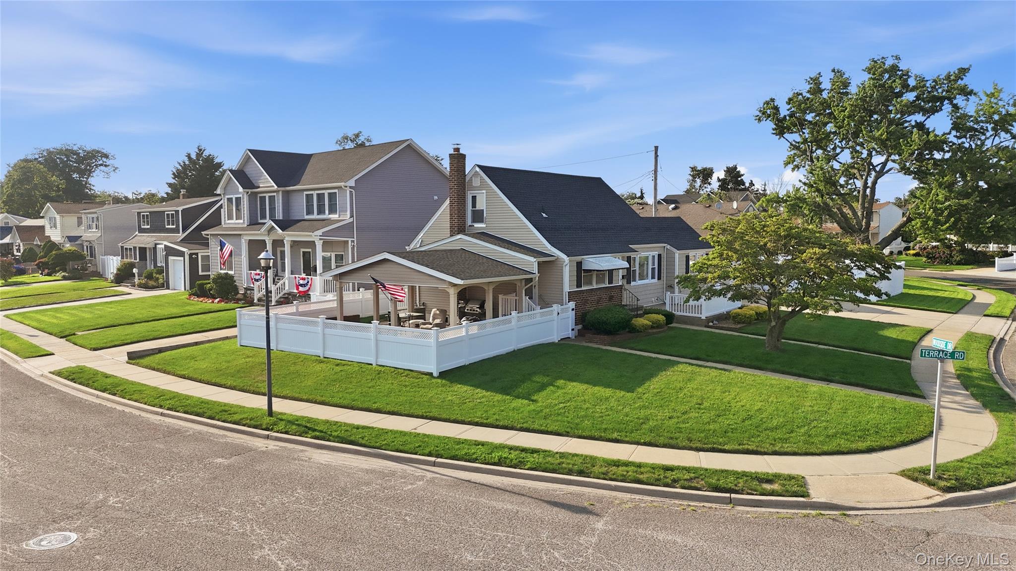 790 Woodside Drive Property Photo 3