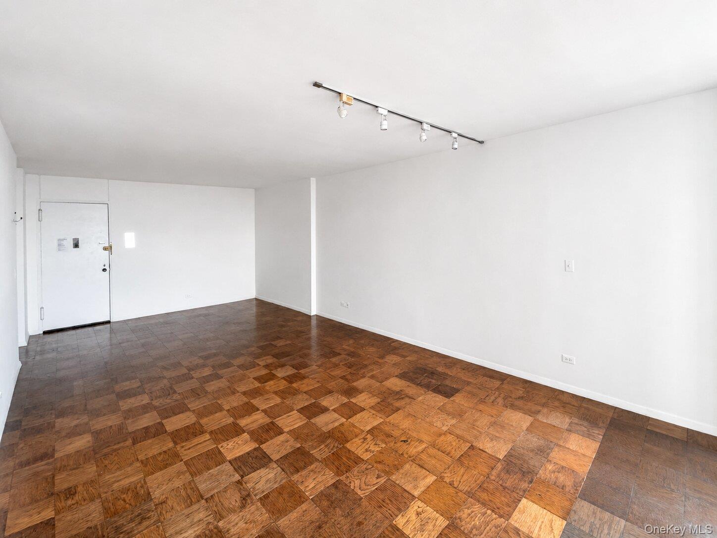 27010 Grand Central Parkway 17a Property Photo 4