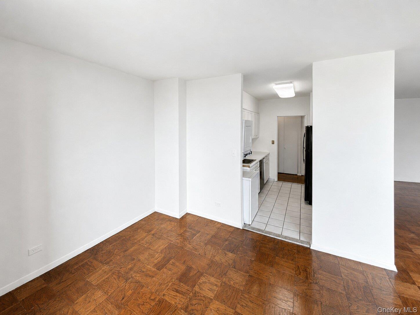 27010 Grand Central Parkway 17a Property Photo 6
