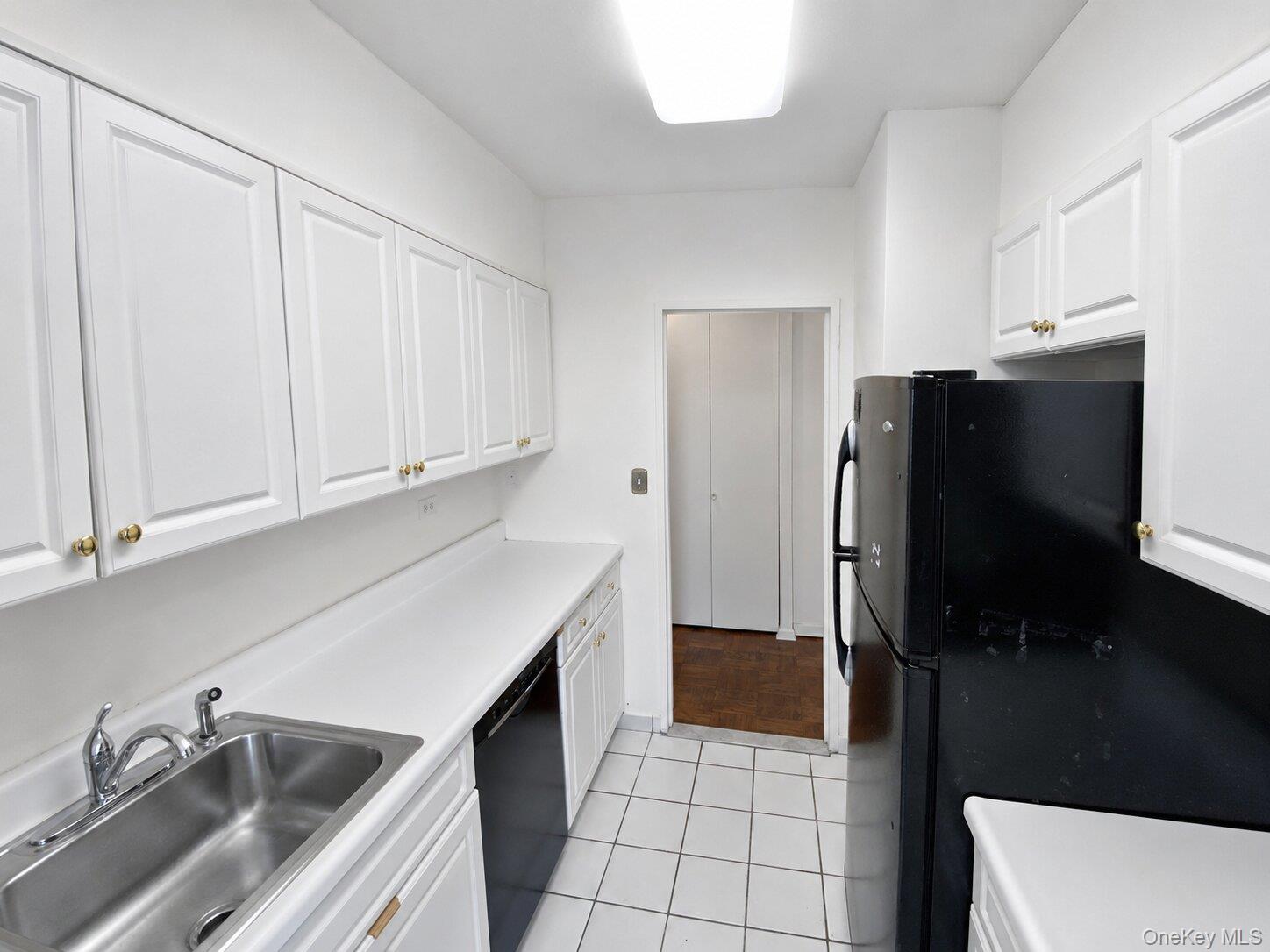 27010 Grand Central Parkway 17a Property Photo 9