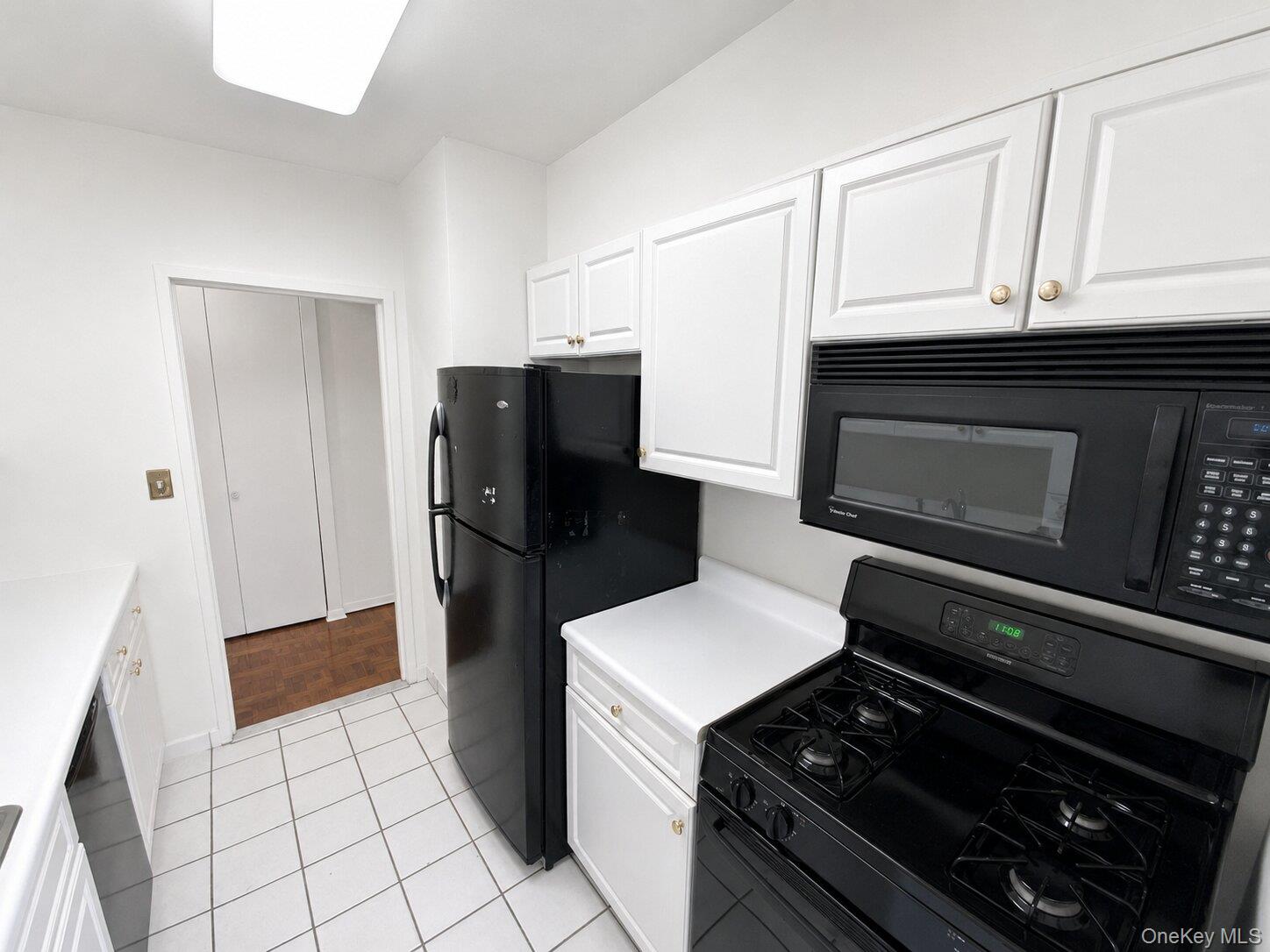 27010 Grand Central Parkway 17a Property Photo 10