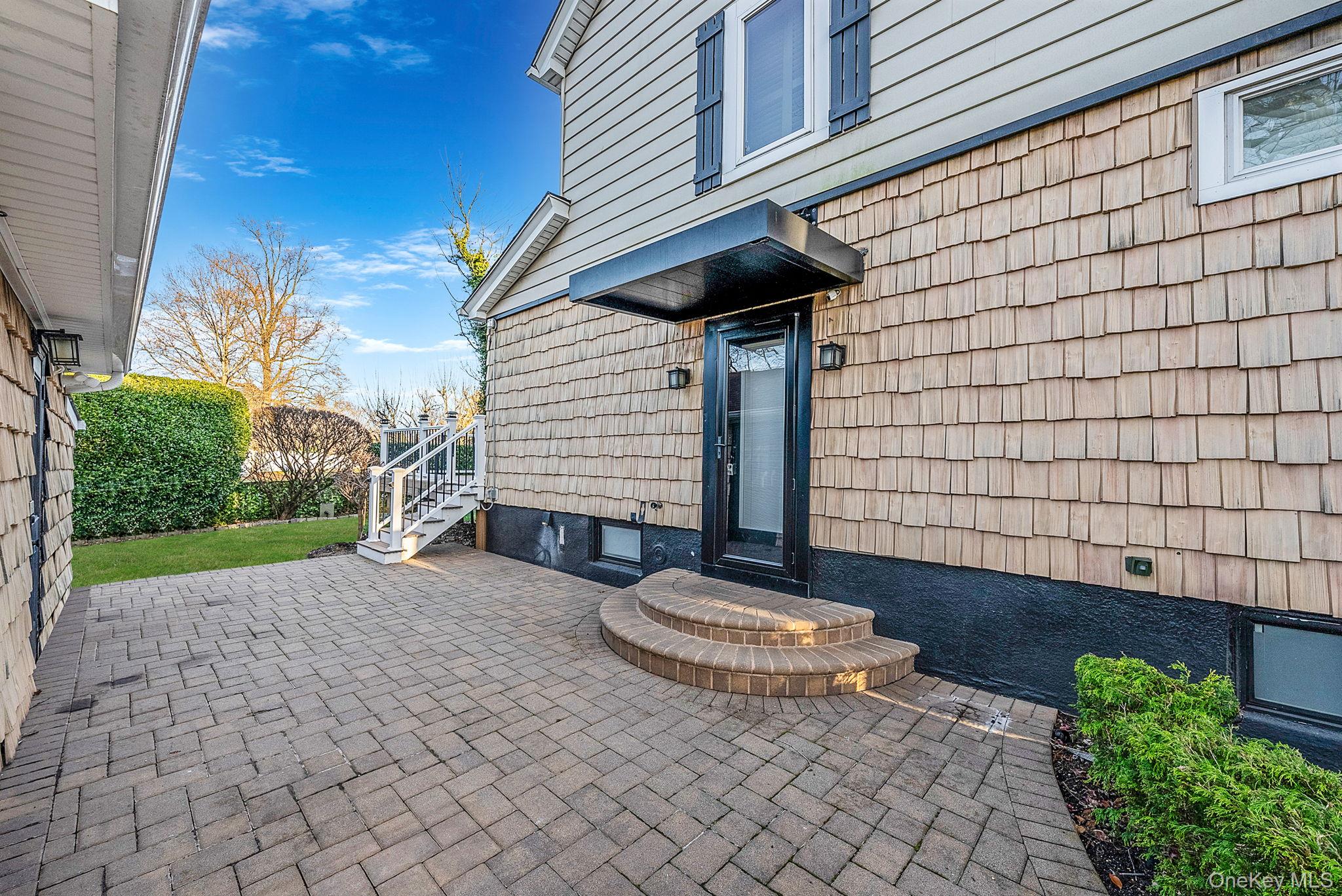 32 Everett Property Photo 6