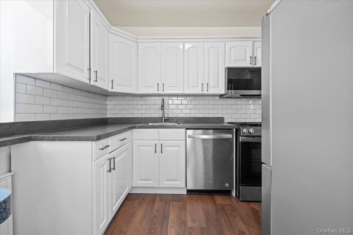 2621 Palisade Avenue 12c Property Photo 9