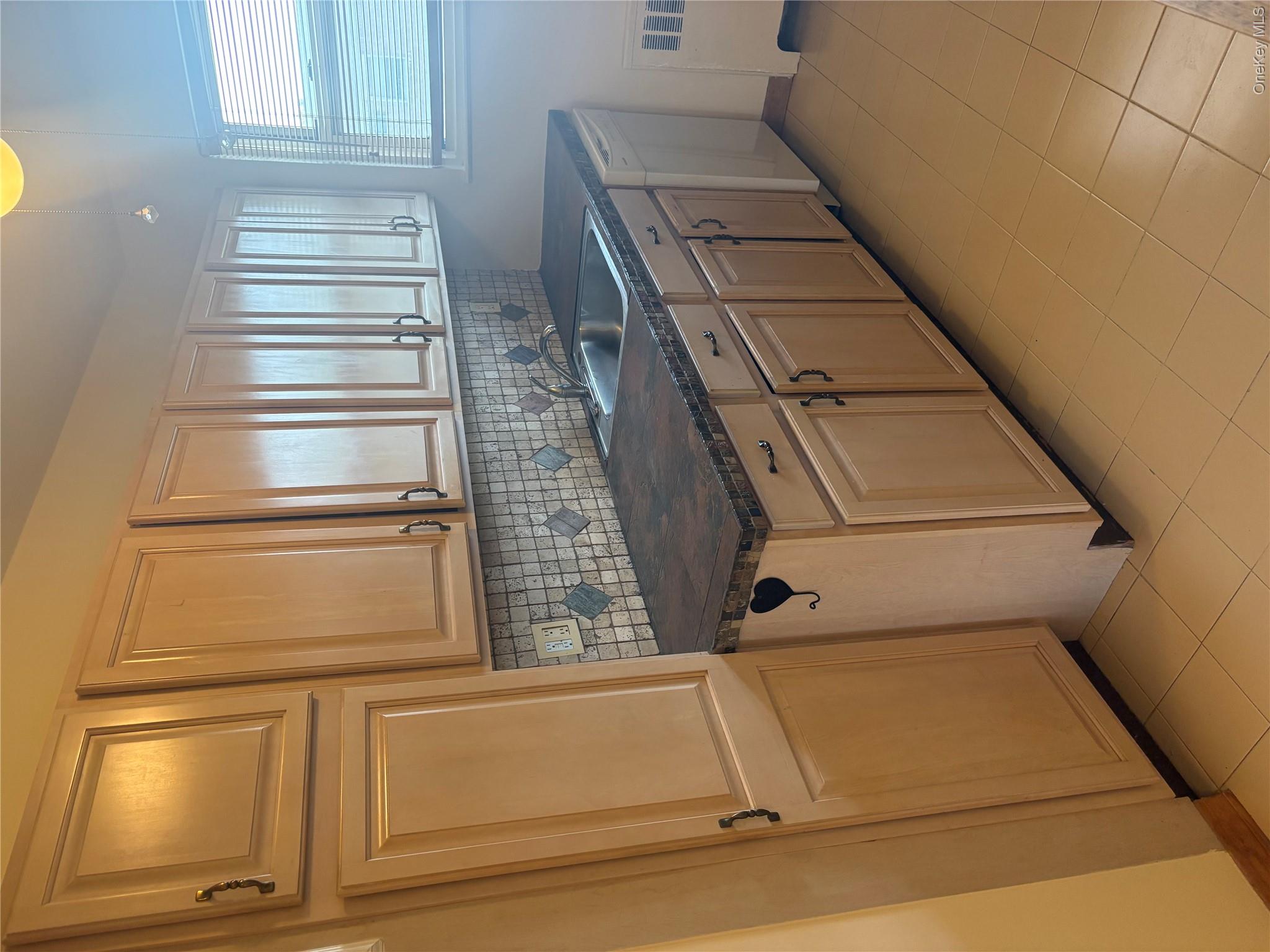 268-18 81st Avenue B Property Photo 5