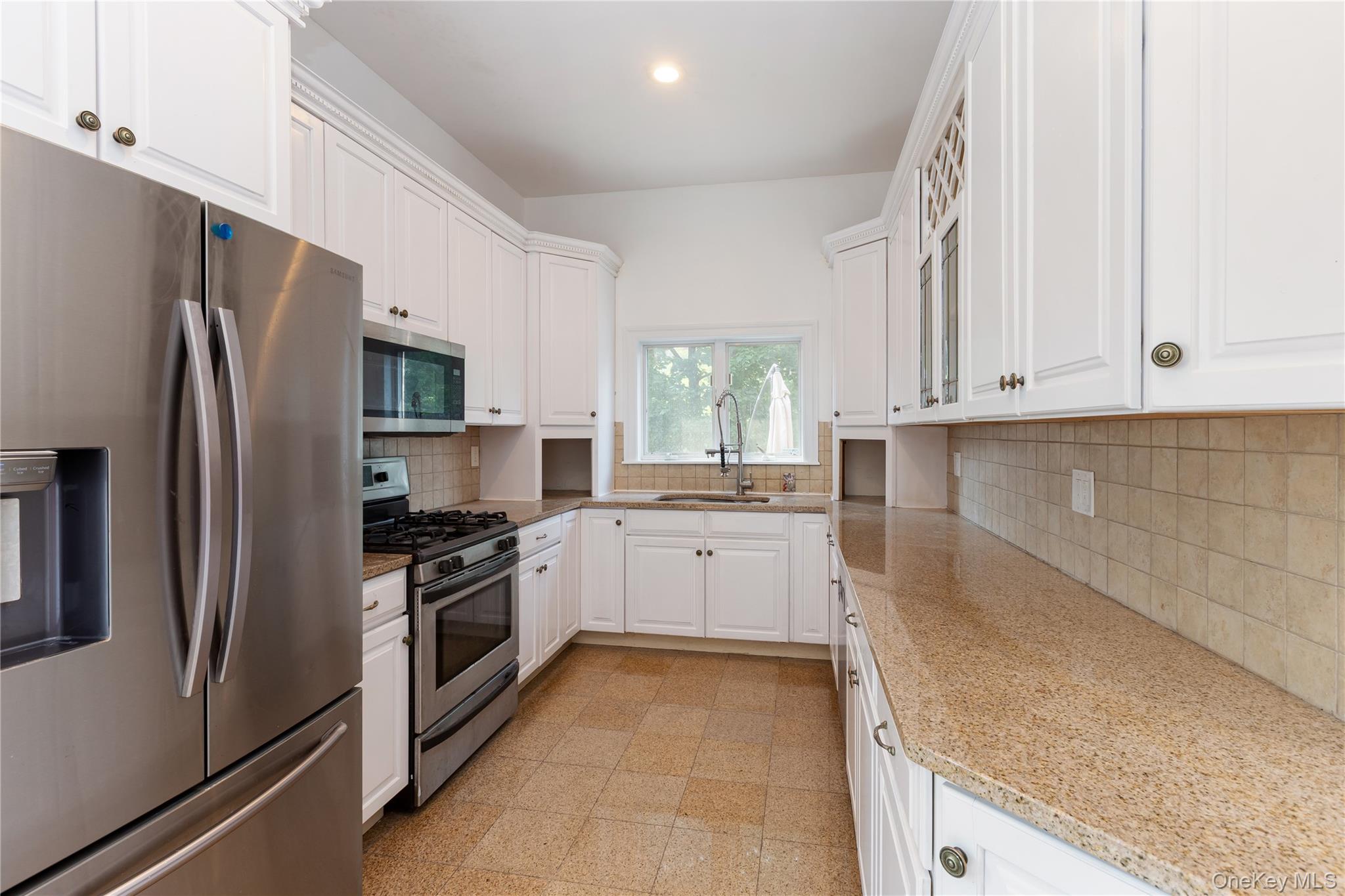 5637 Delafield Avenue Property Photo 7