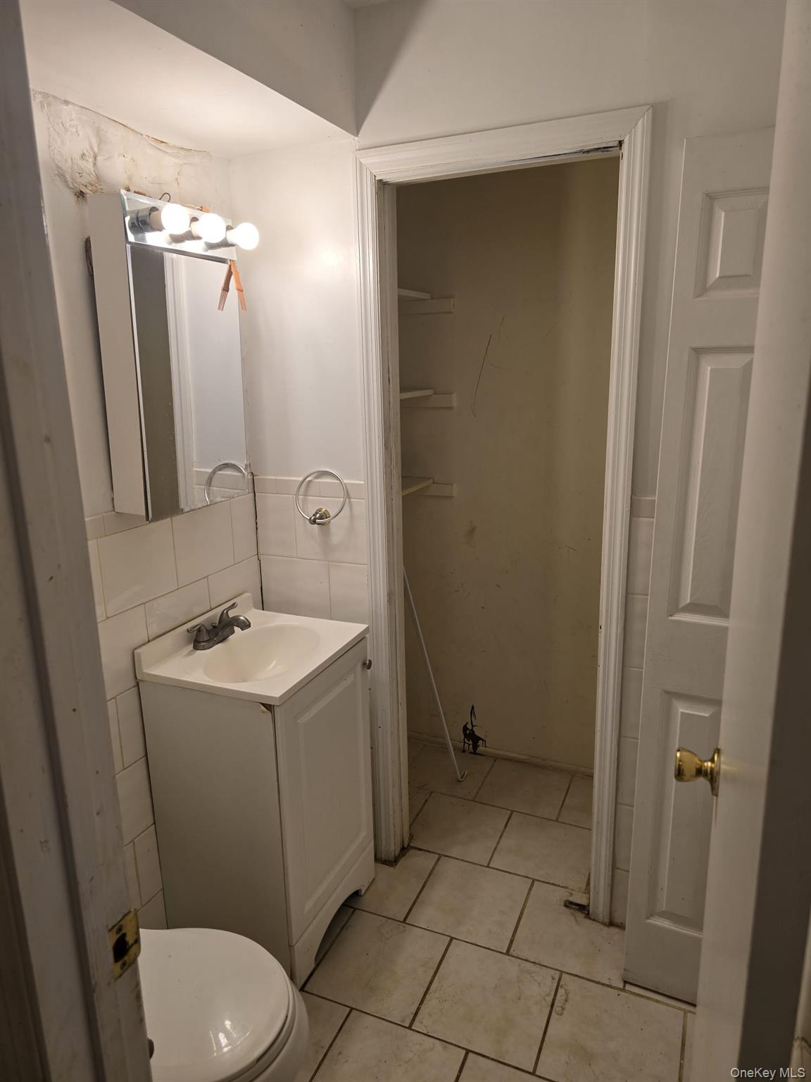 152 Kearsing Parkway B Property Photo 6