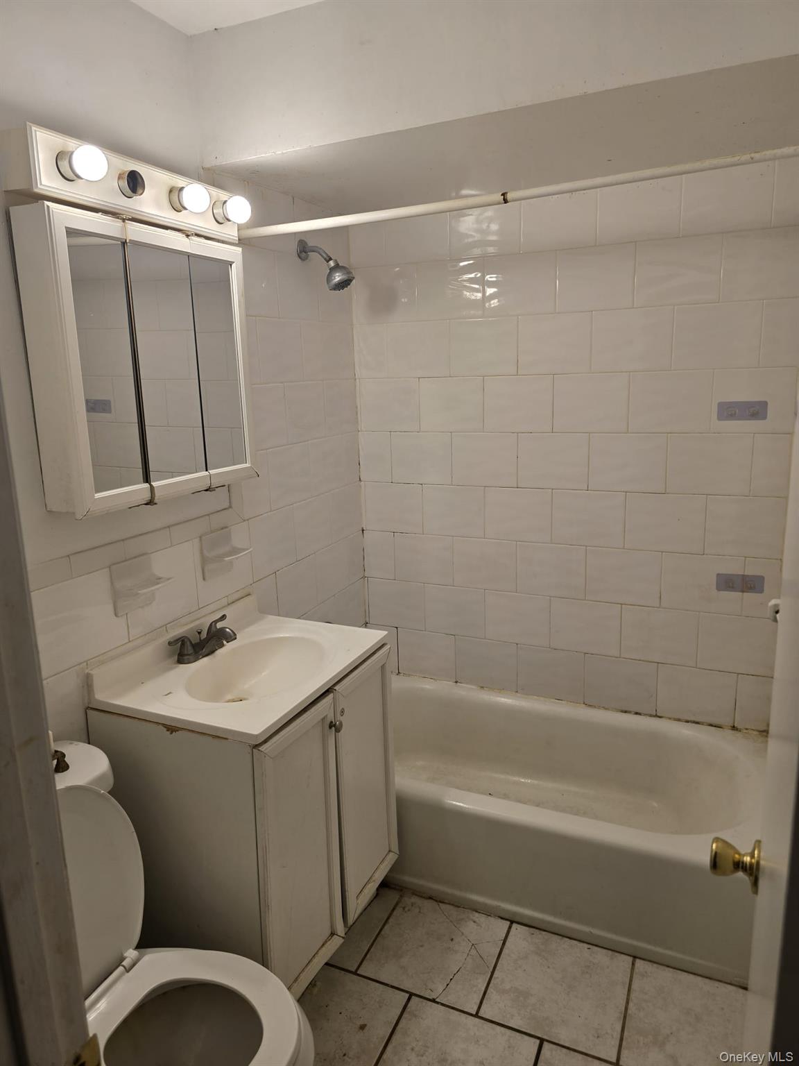 152 Kearsing Parkway B Property Photo 8