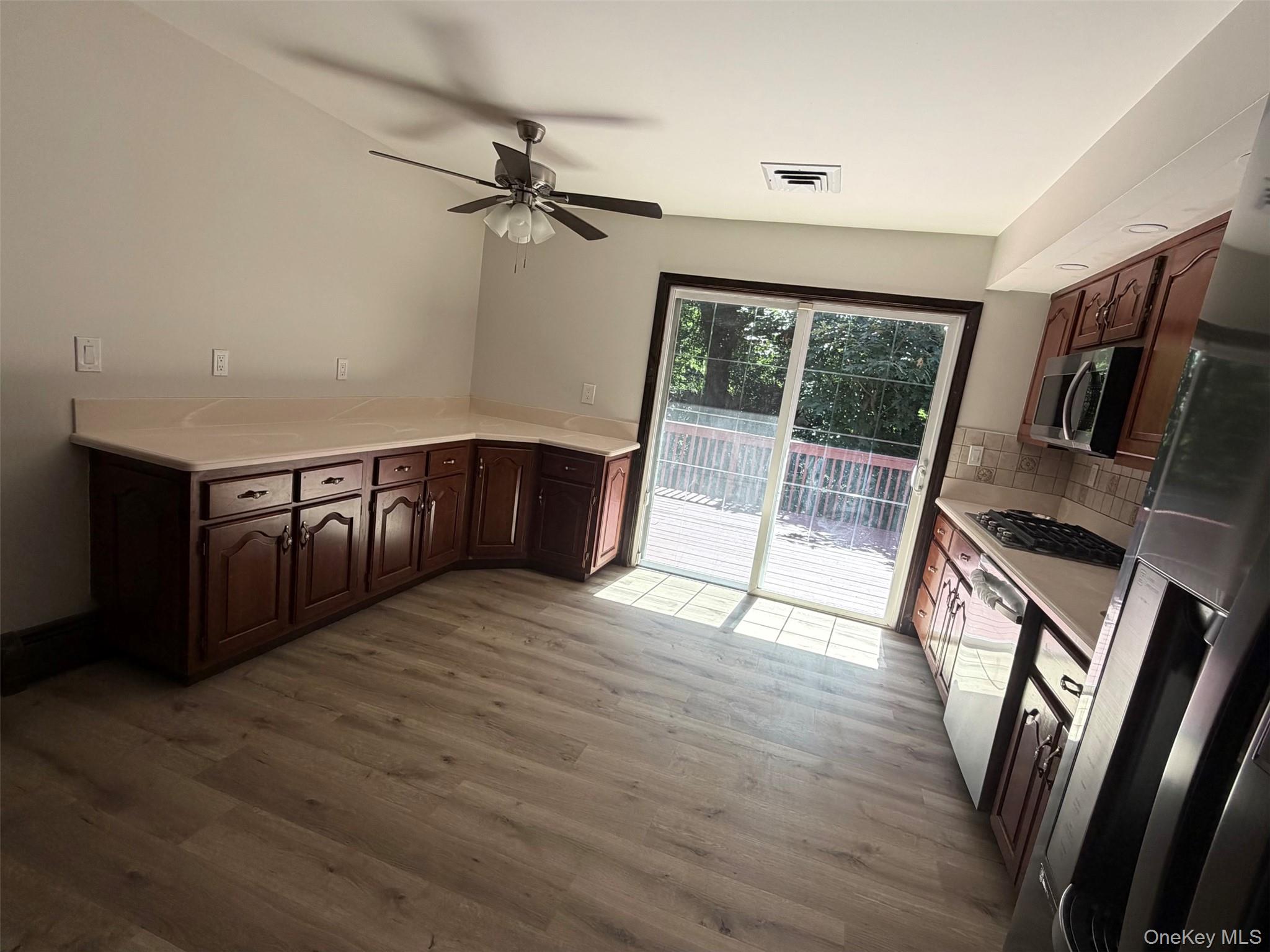 251 Kings Highway Property Photo 6