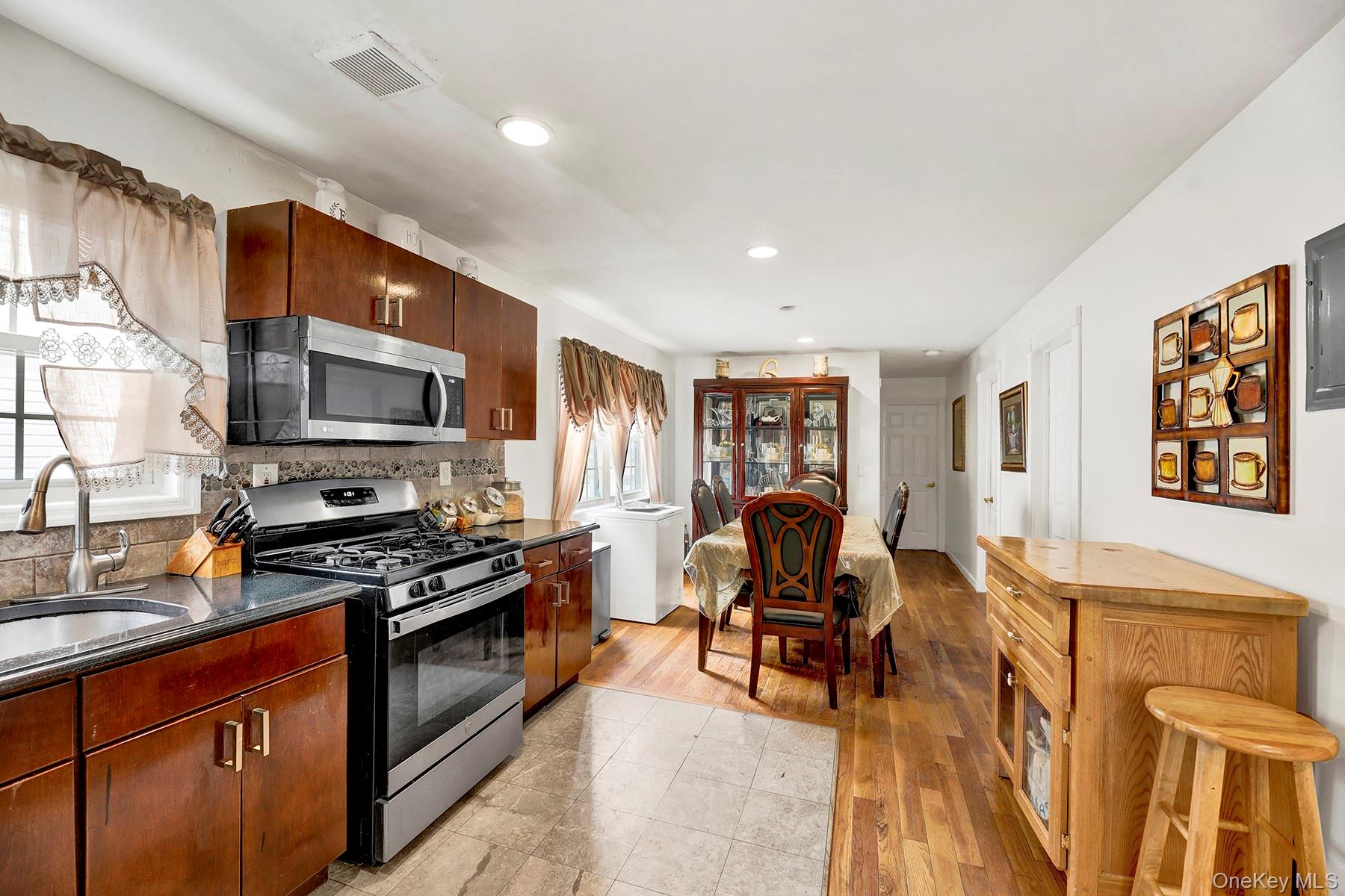 15714 Baisley Boulevard Property Photo 6