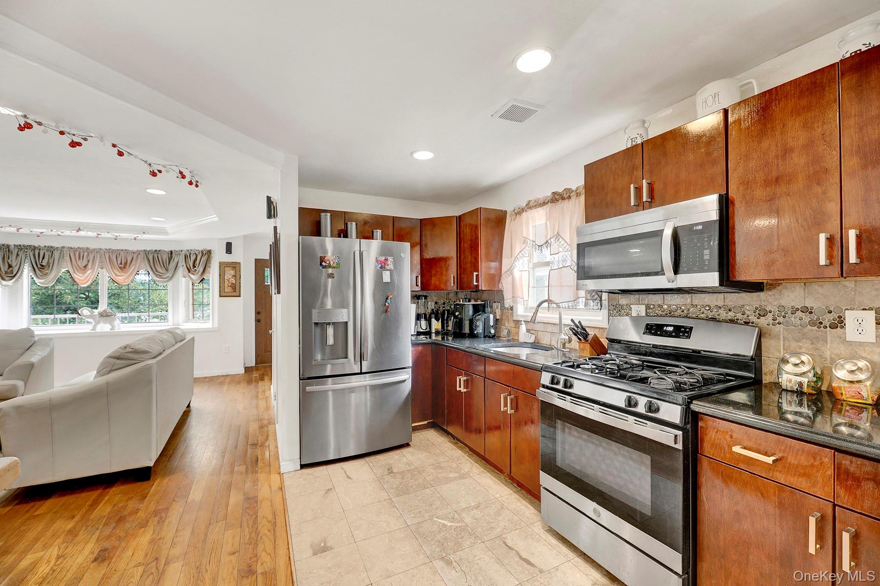 15714 Baisley Boulevard Property Photo 7