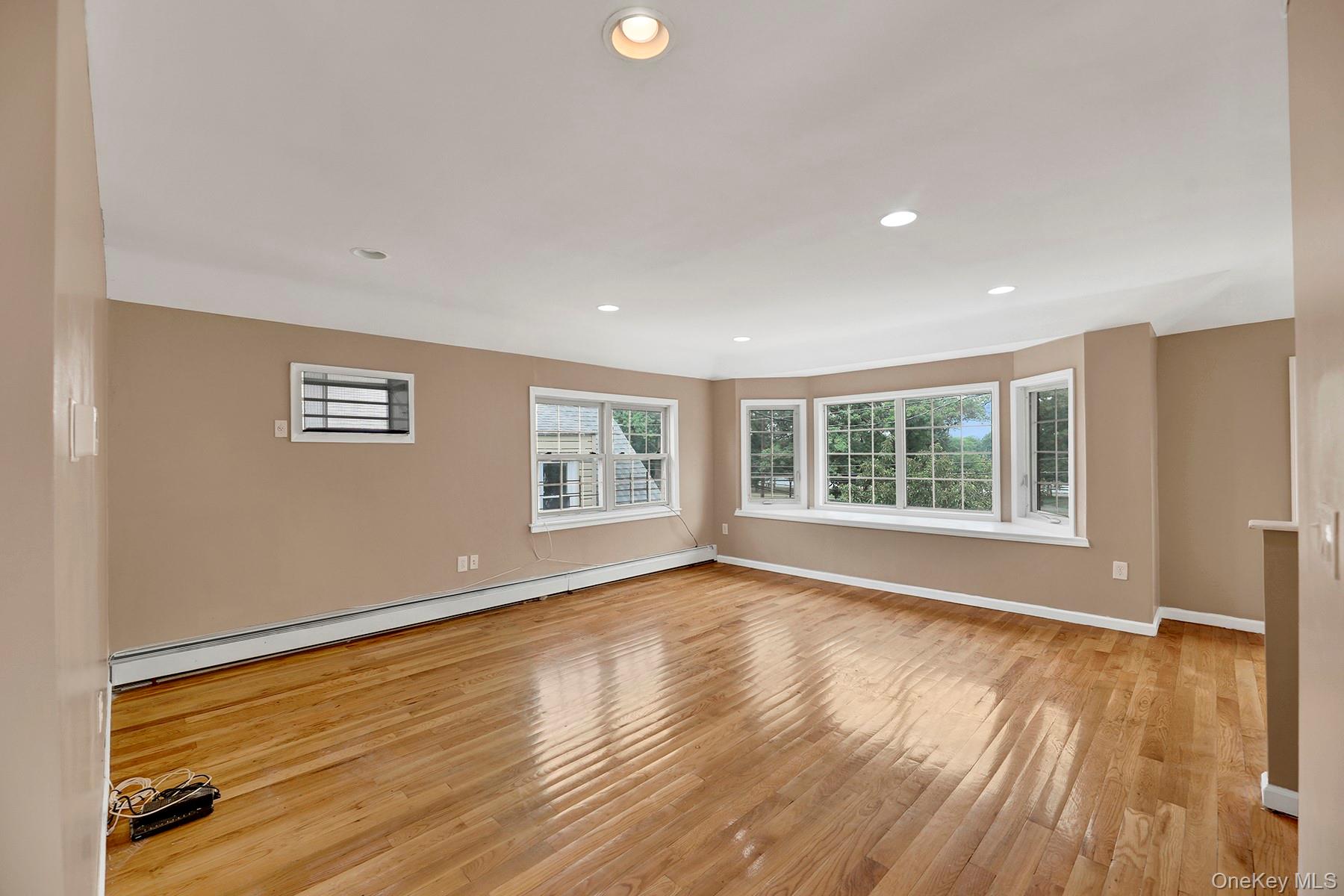 15714 Baisley Boulevard Property Photo 17