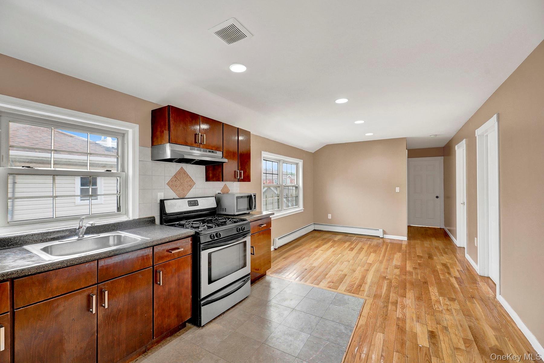 15714 Baisley Boulevard Property Photo 19