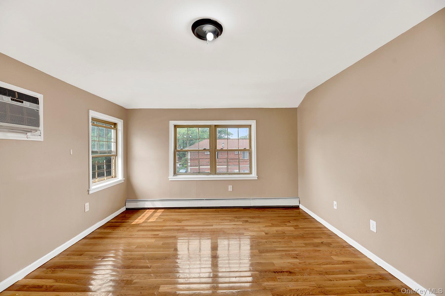 15714 Baisley Boulevard Property Photo 24