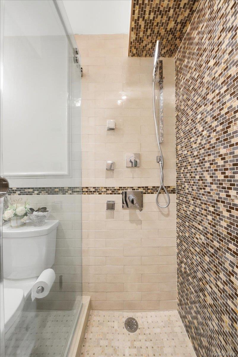 2410 Lodovick Avenue Property Photo 13